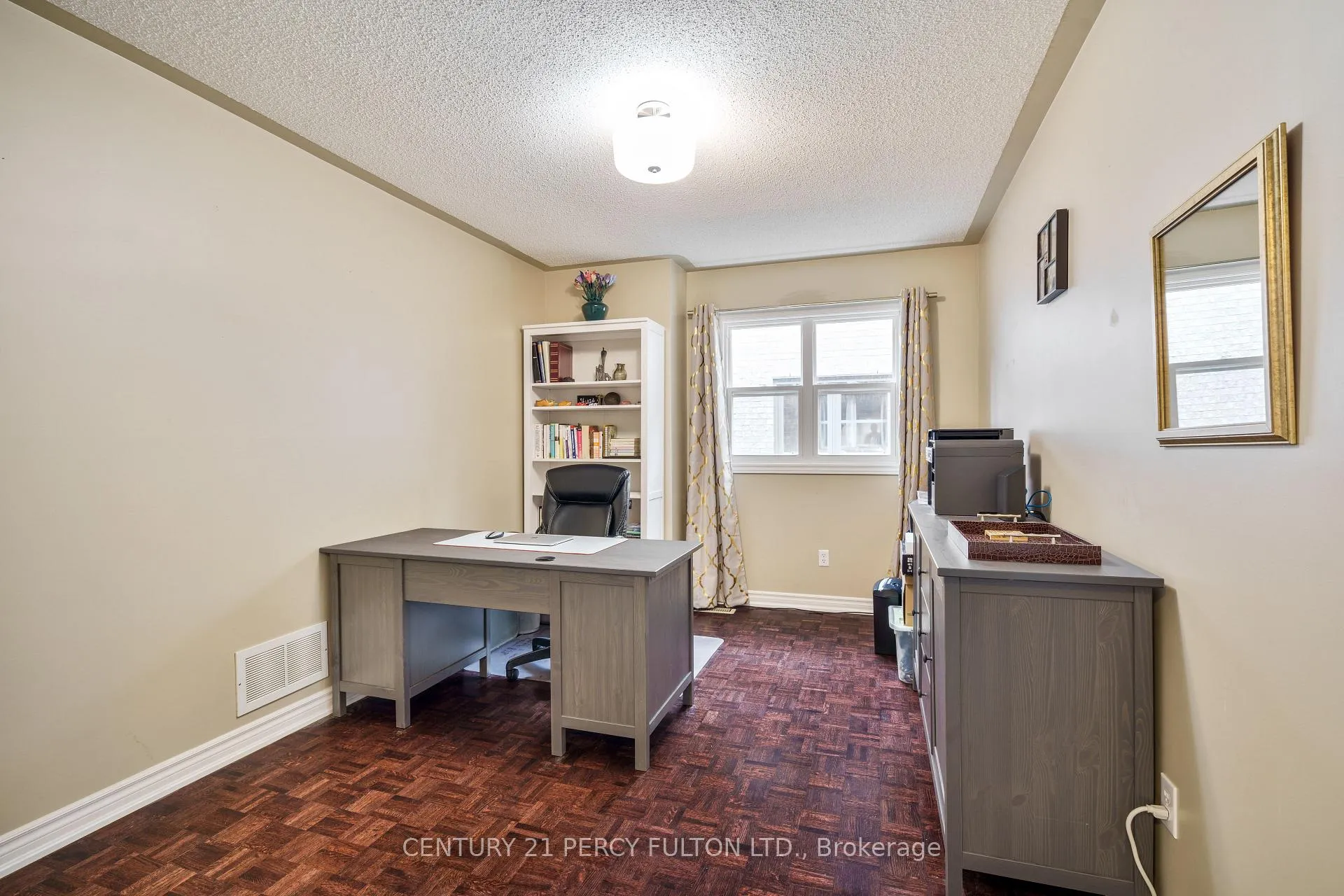 Photo 12 of 54 Cityview Circle, Barrie, Holly — HOMEH