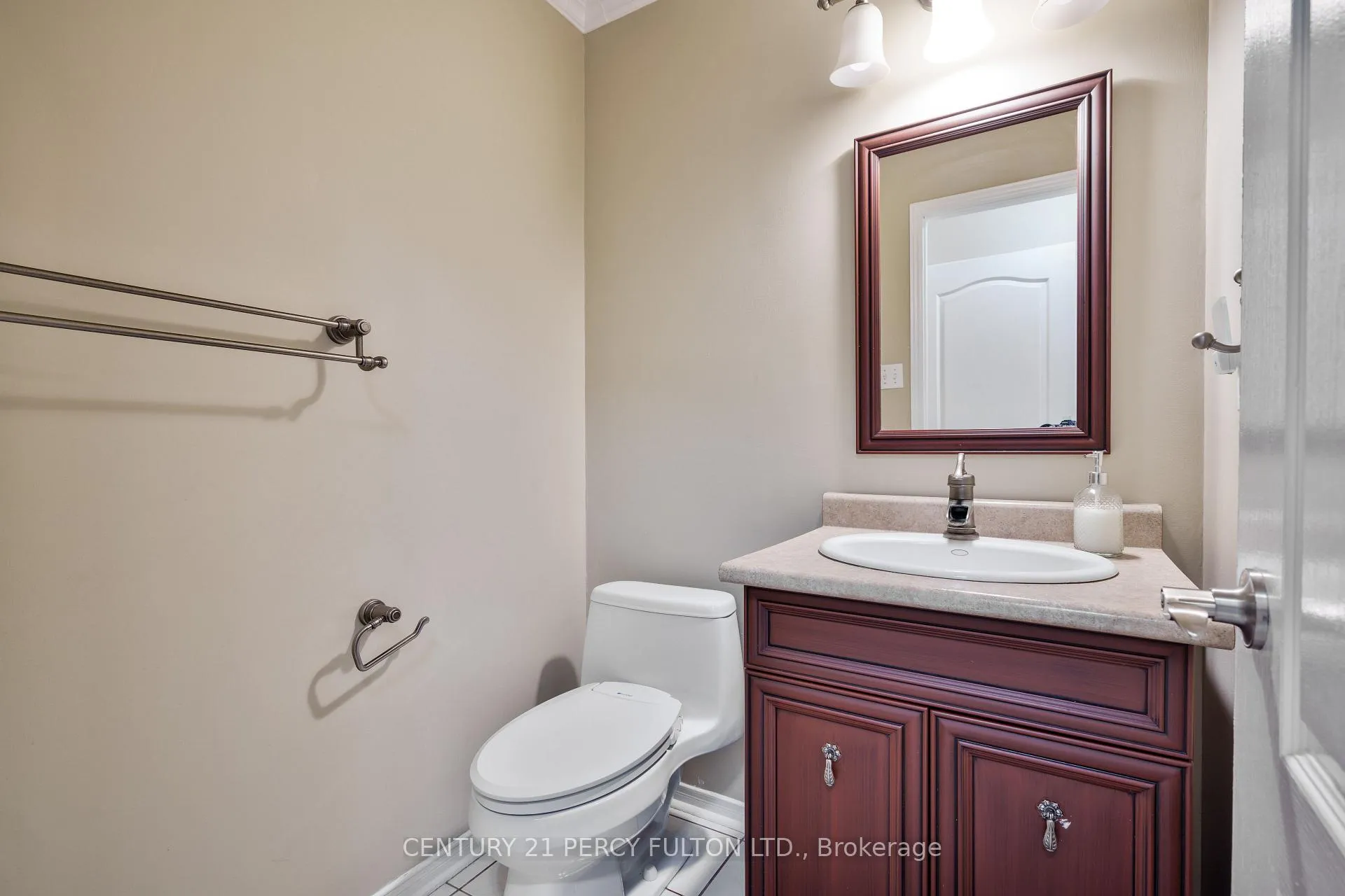 Photo 13 of 54 Cityview Circle, Barrie, Holly — HOMEH