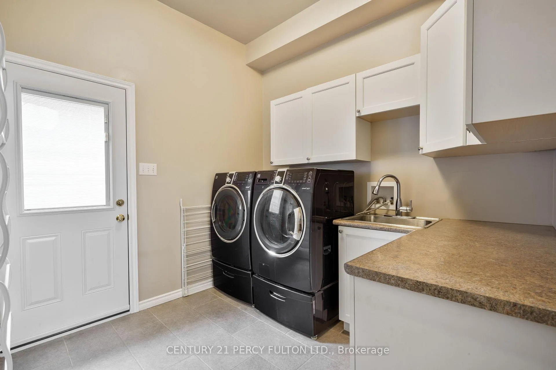 Photo 14 of 54 Cityview Circle, Barrie, Holly — HOMEH