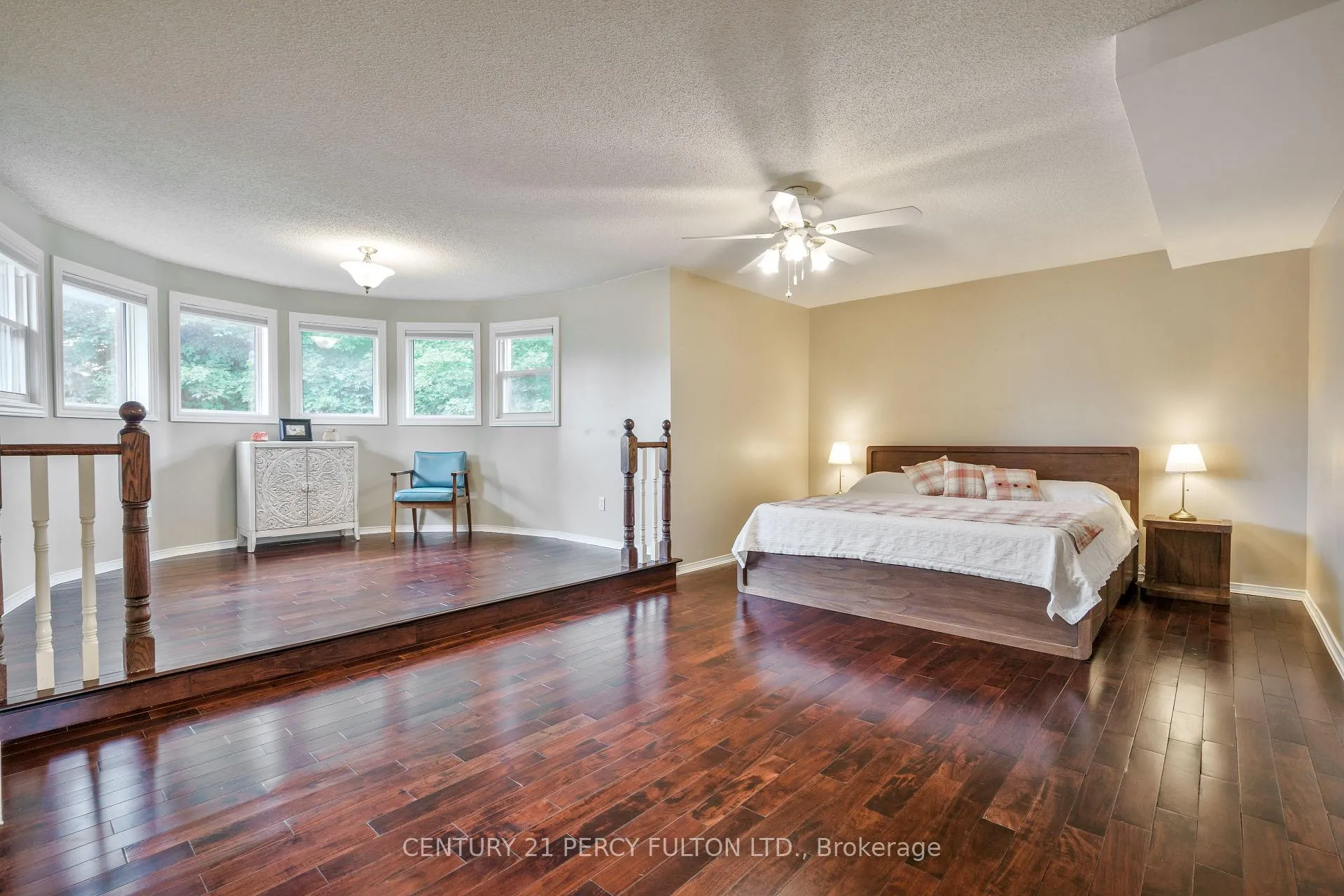 Photo 16 of 54 Cityview Circle, Barrie, Holly — HOMEH