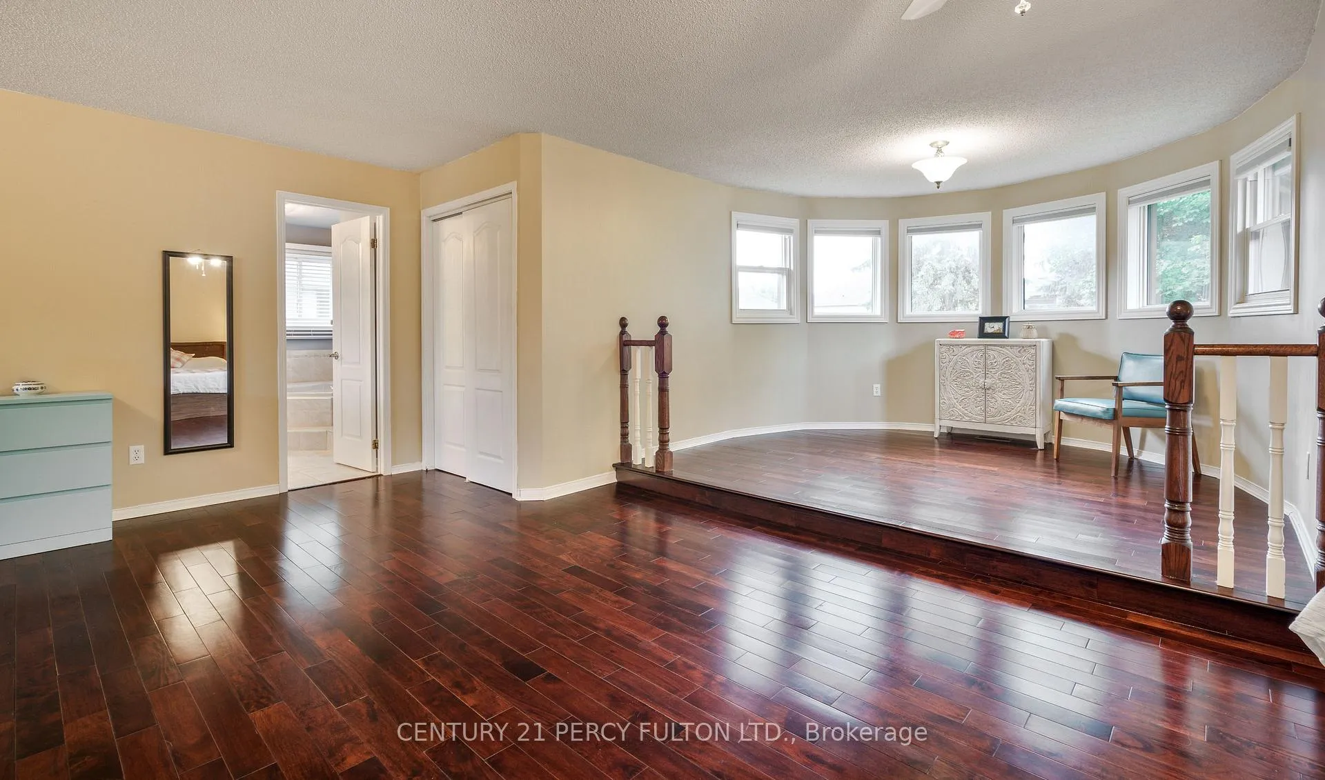 Photo 17 of 54 Cityview Circle, Barrie, Holly — HOMEH