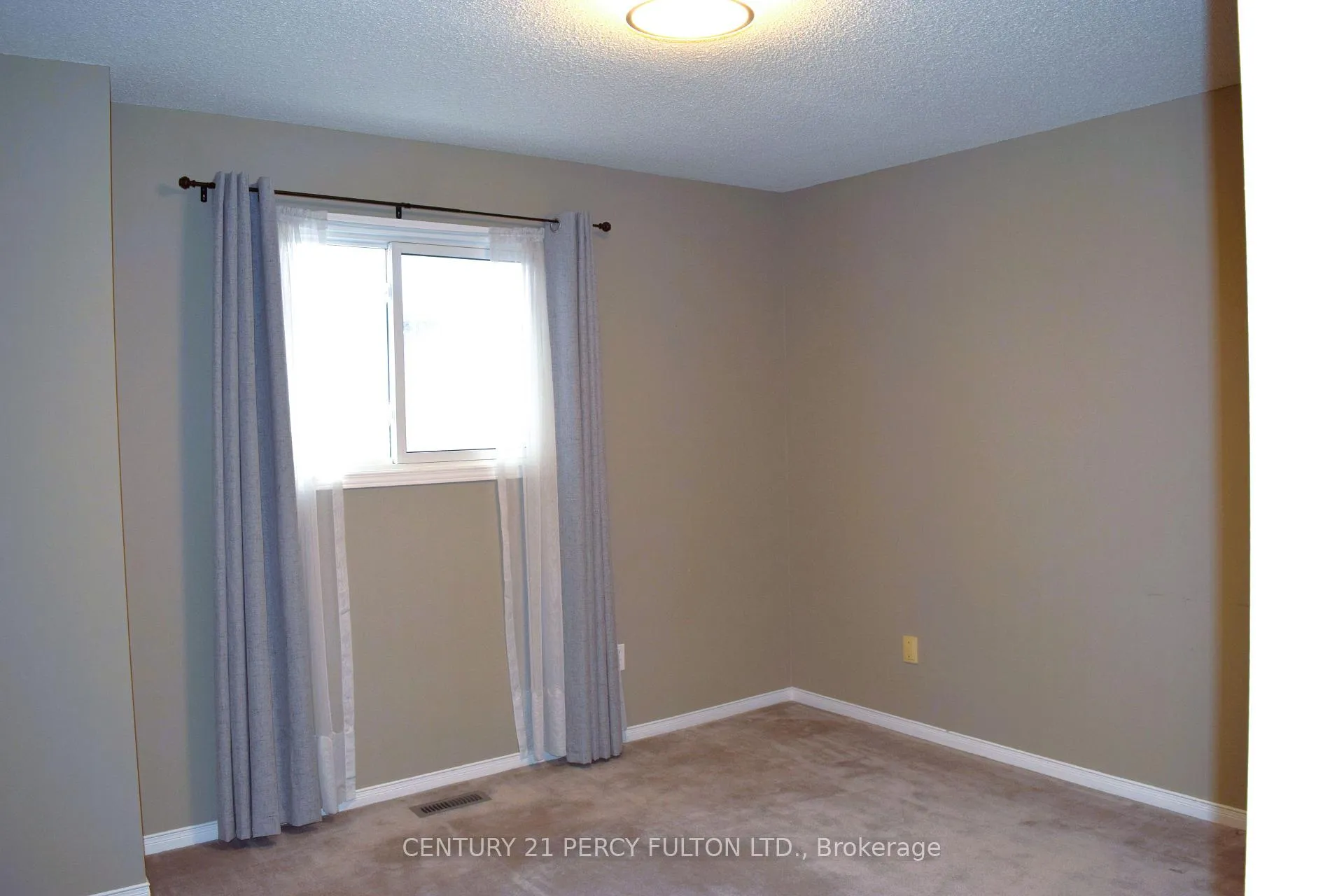 Photo 23 of 54 Cityview Circle, Barrie, Holly — HOMEH