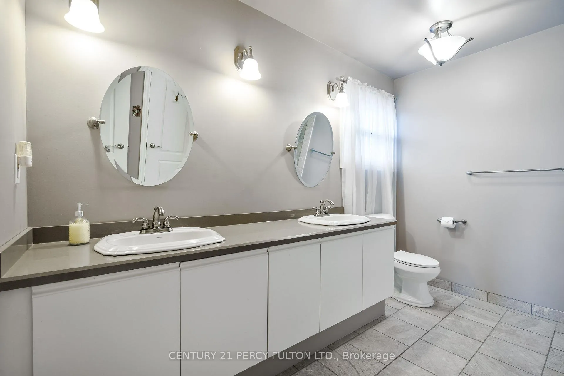 Photo 26 of 54 Cityview Circle, Barrie, Holly — HOMEH