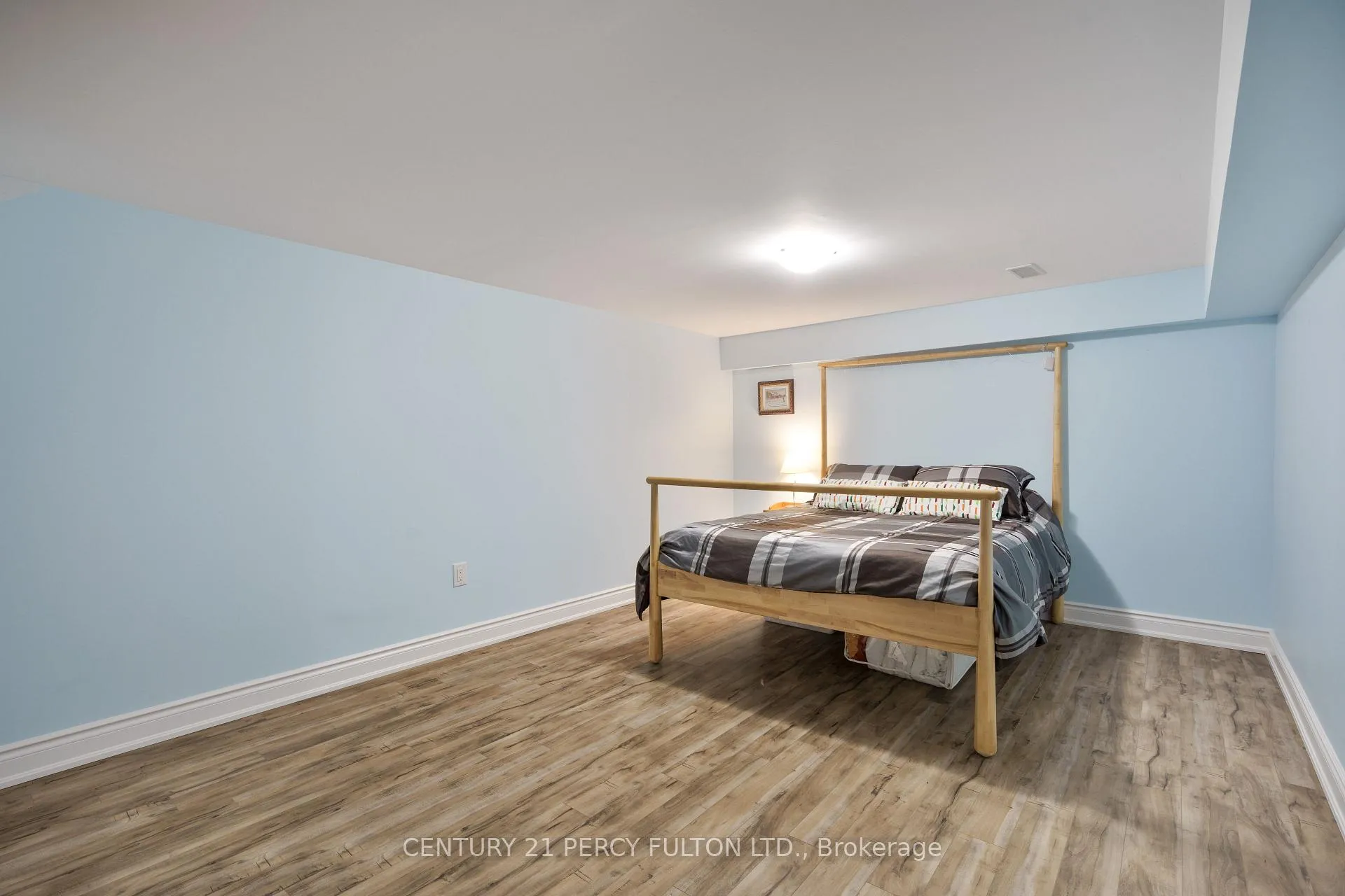 Photo 32 of 54 Cityview Circle, Barrie, Holly — HOMEH