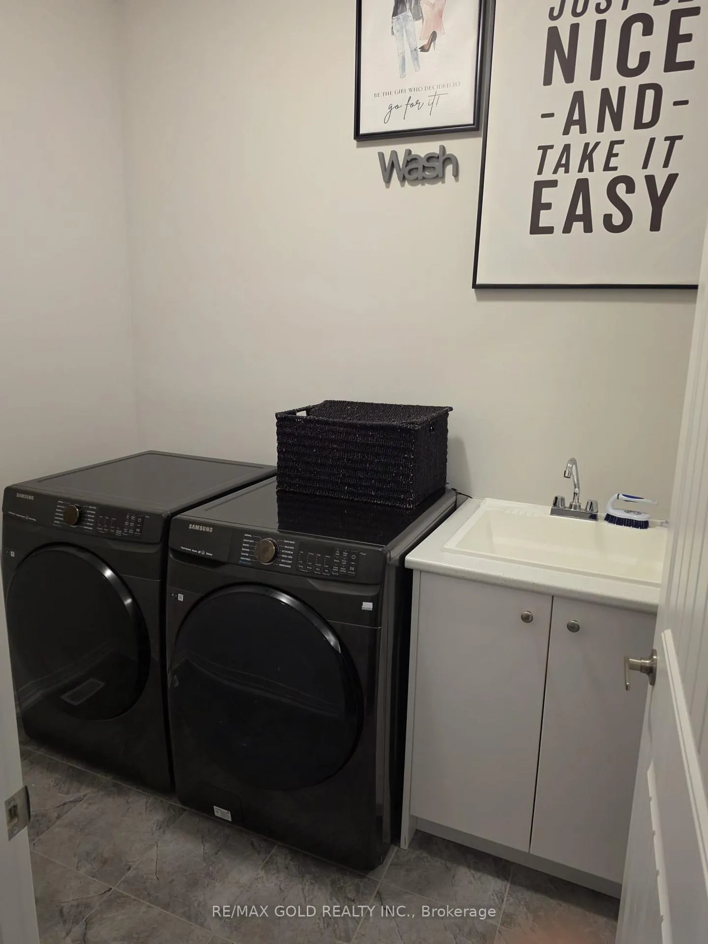 Photo 10 of 216 Provident Way, Hamilton, Mount Hope — HOMEH