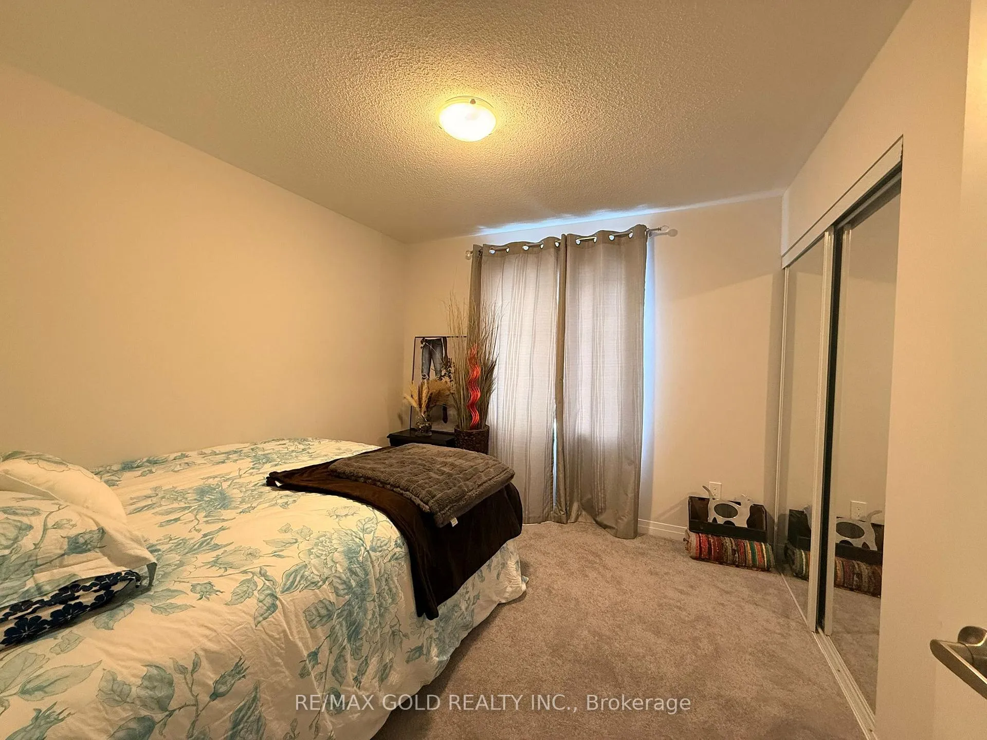Photo 12 of 216 Provident Way, Hamilton, Mount Hope — HOMEH