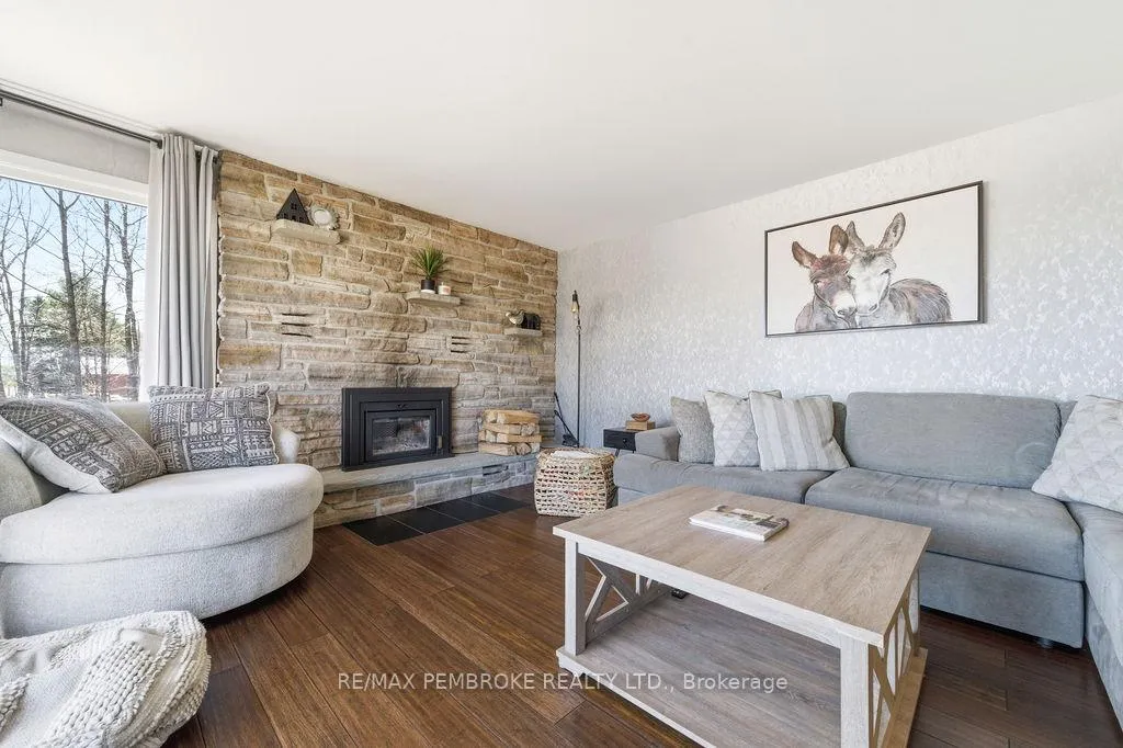 Photo 6 of 551 Laurentian Drive, Petawawa — HOMEH
