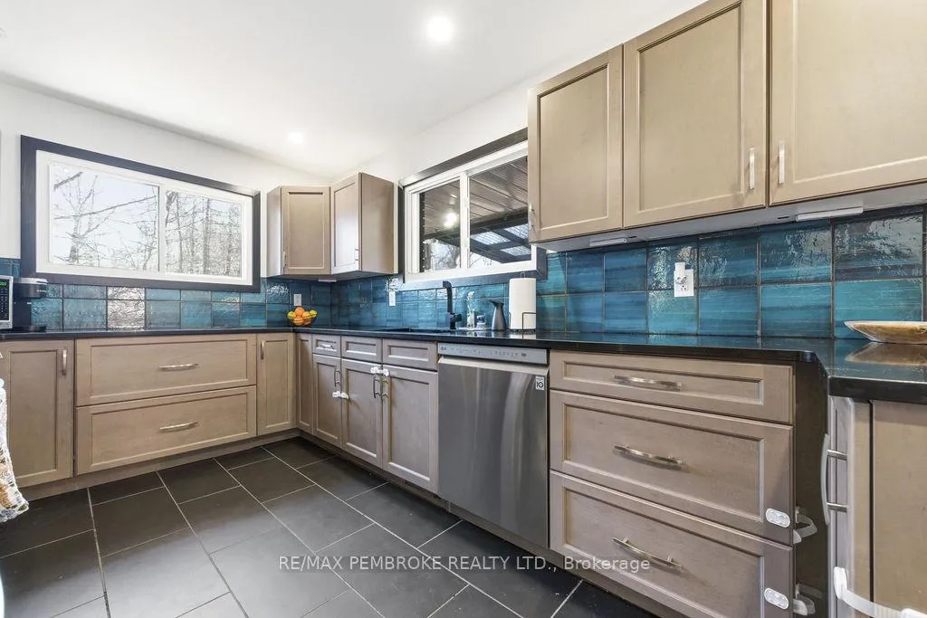 Photo 13 of 551 Laurentian Drive, Petawawa — HOMEH