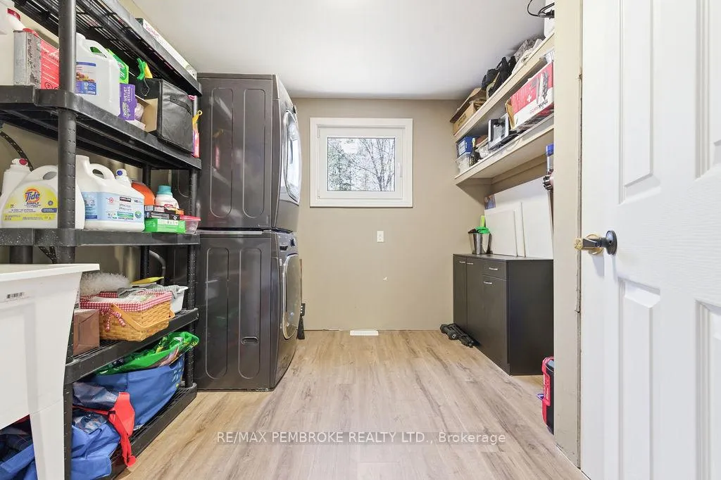 Photo 17 of 551 Laurentian Drive, Petawawa — HOMEH