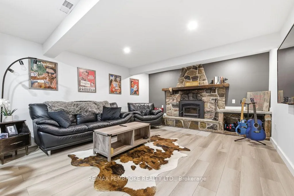 Photo 31 of 551 Laurentian Drive, Petawawa — HOMEH