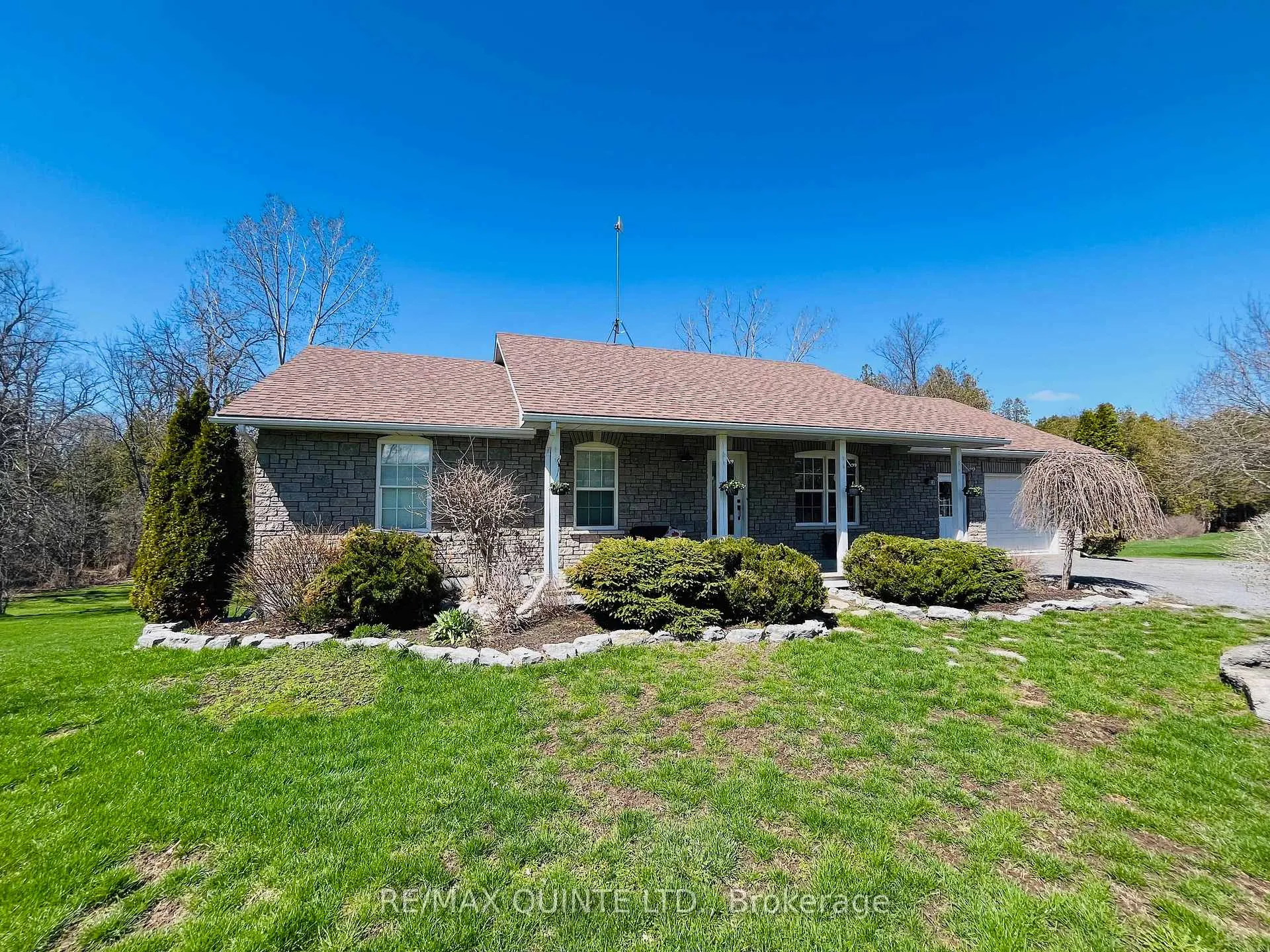 Photo 2 of 847 Thrasher Road, Belleville, Thurlow Ward — HOMEH