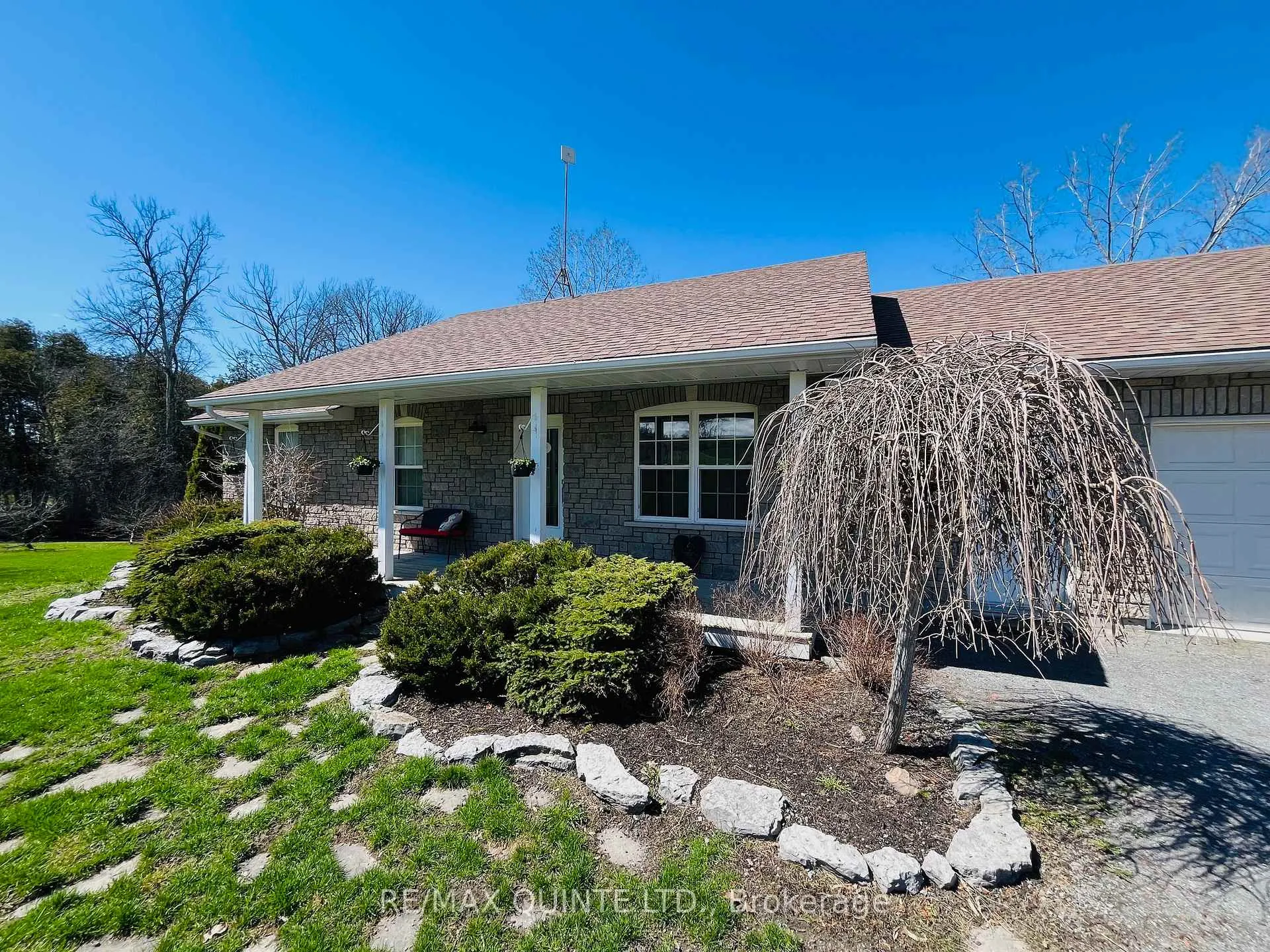 Photo 4 of 847 Thrasher Road, Belleville, Thurlow Ward — HOMEH