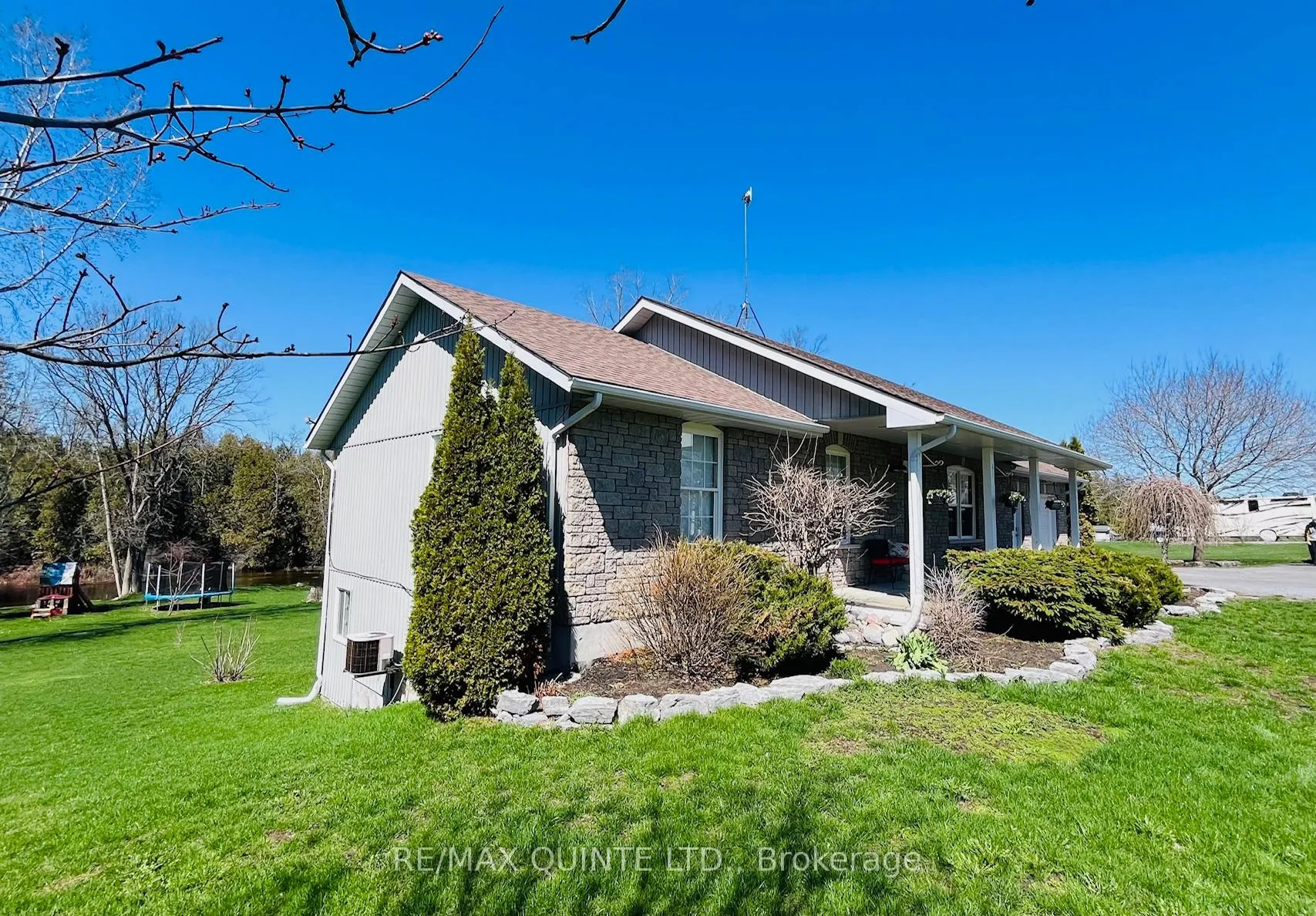 Photo 6 of 847 Thrasher Road, Belleville, Thurlow Ward — HOMEH