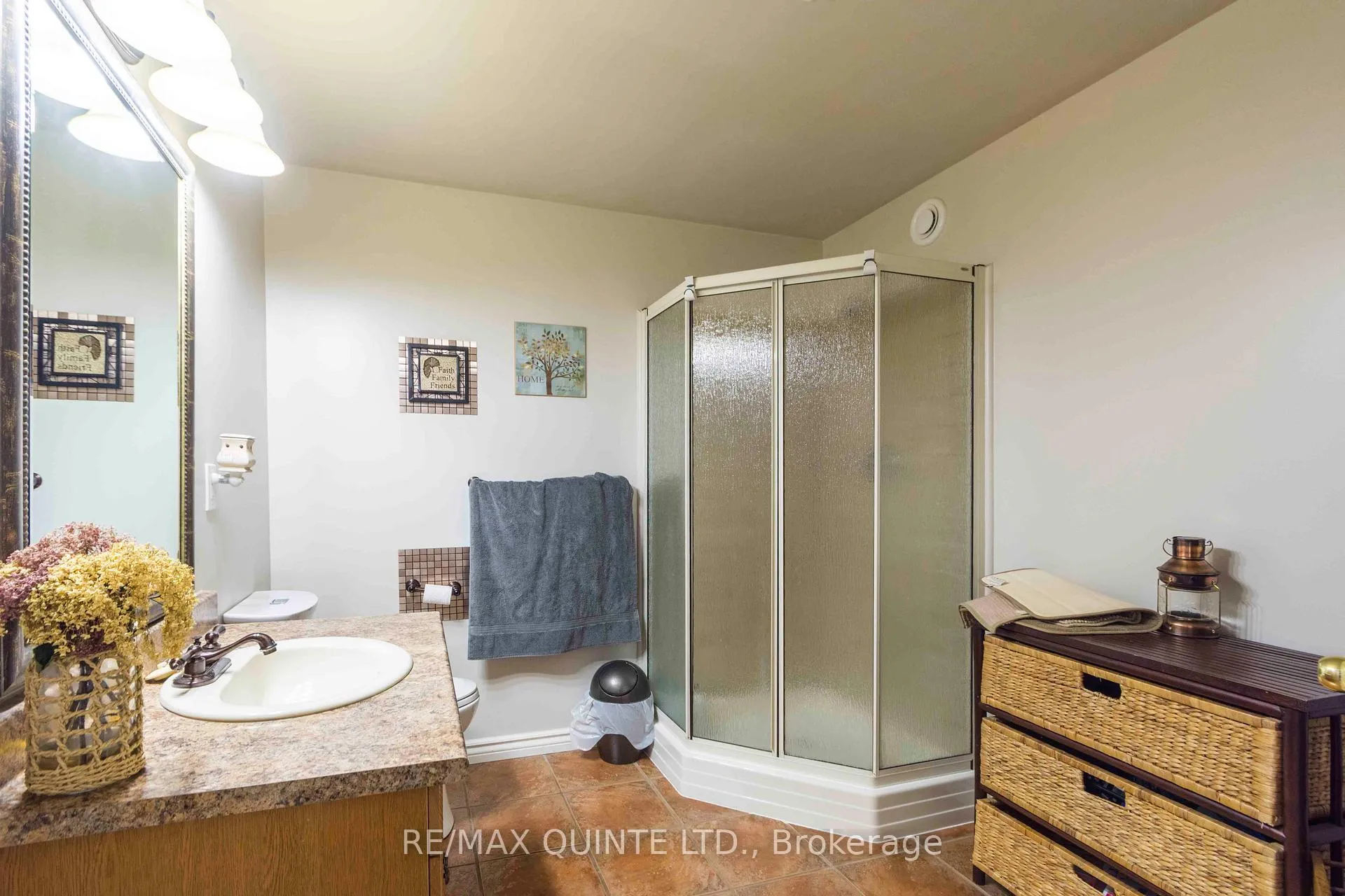 Photo 34 of 847 Thrasher Road, Belleville, Thurlow Ward — HOMEH