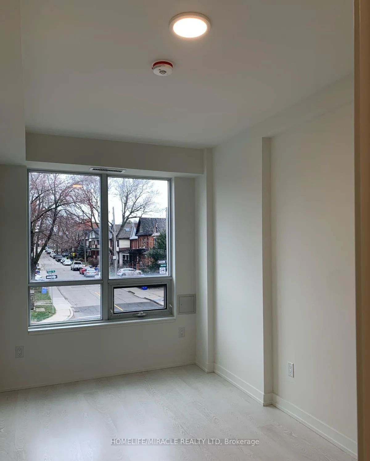 Photo 4 of Unit 207, 415 Main Street W, Hamilton, Kirkendall — HOMEH