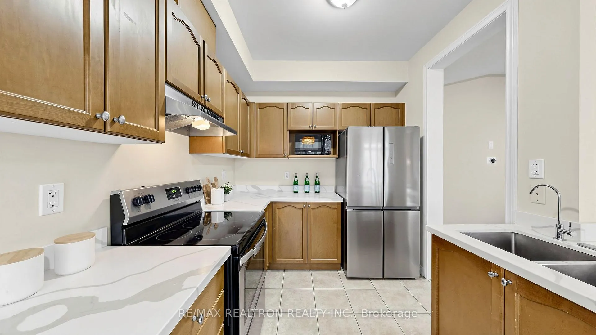 Photo 10 of 52 Gauguin Avenue, Vaughan, Patterson — HOMEH
