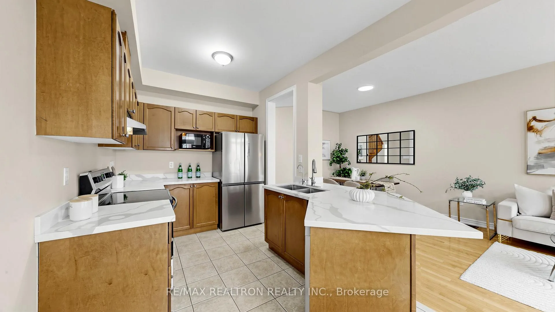Photo 11 of 52 Gauguin Avenue, Vaughan, Patterson — HOMEH