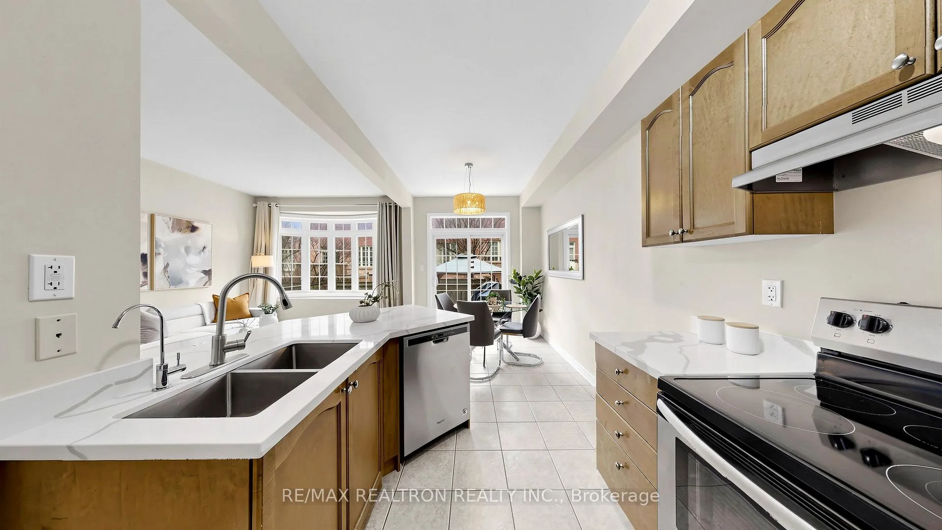 Photo 12 of 52 Gauguin Avenue, Vaughan, Patterson — HOMEH