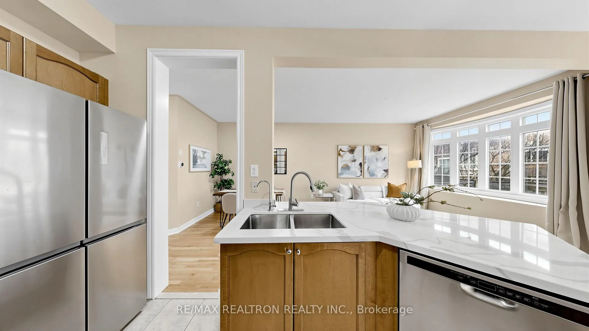 Photo 13 of 52 Gauguin Avenue, Vaughan, Patterson — HOMEH