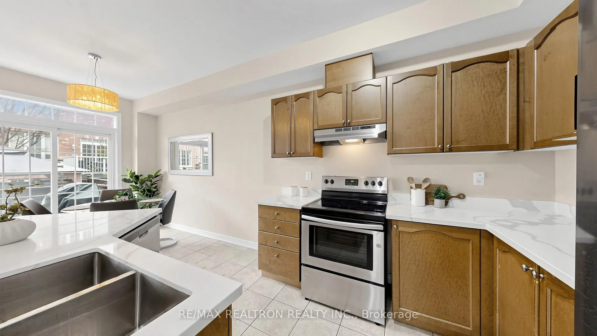 Photo 14 of 52 Gauguin Avenue, Vaughan, Patterson — HOMEH