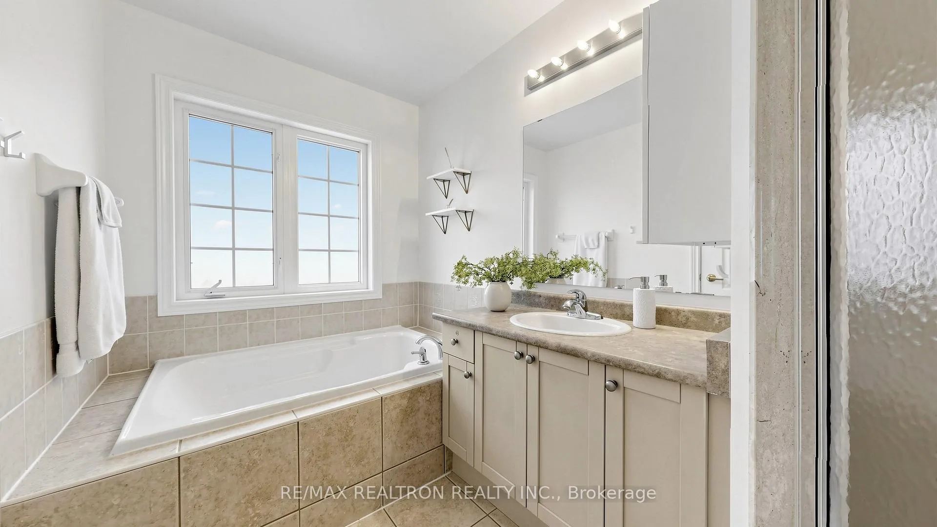 Photo 20 of 52 Gauguin Avenue, Vaughan, Patterson — HOMEH
