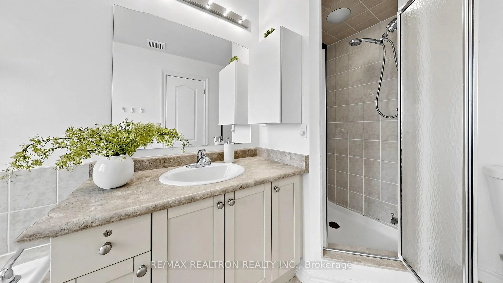 Photo 21 of 52 Gauguin Avenue, Vaughan, Patterson — HOMEH