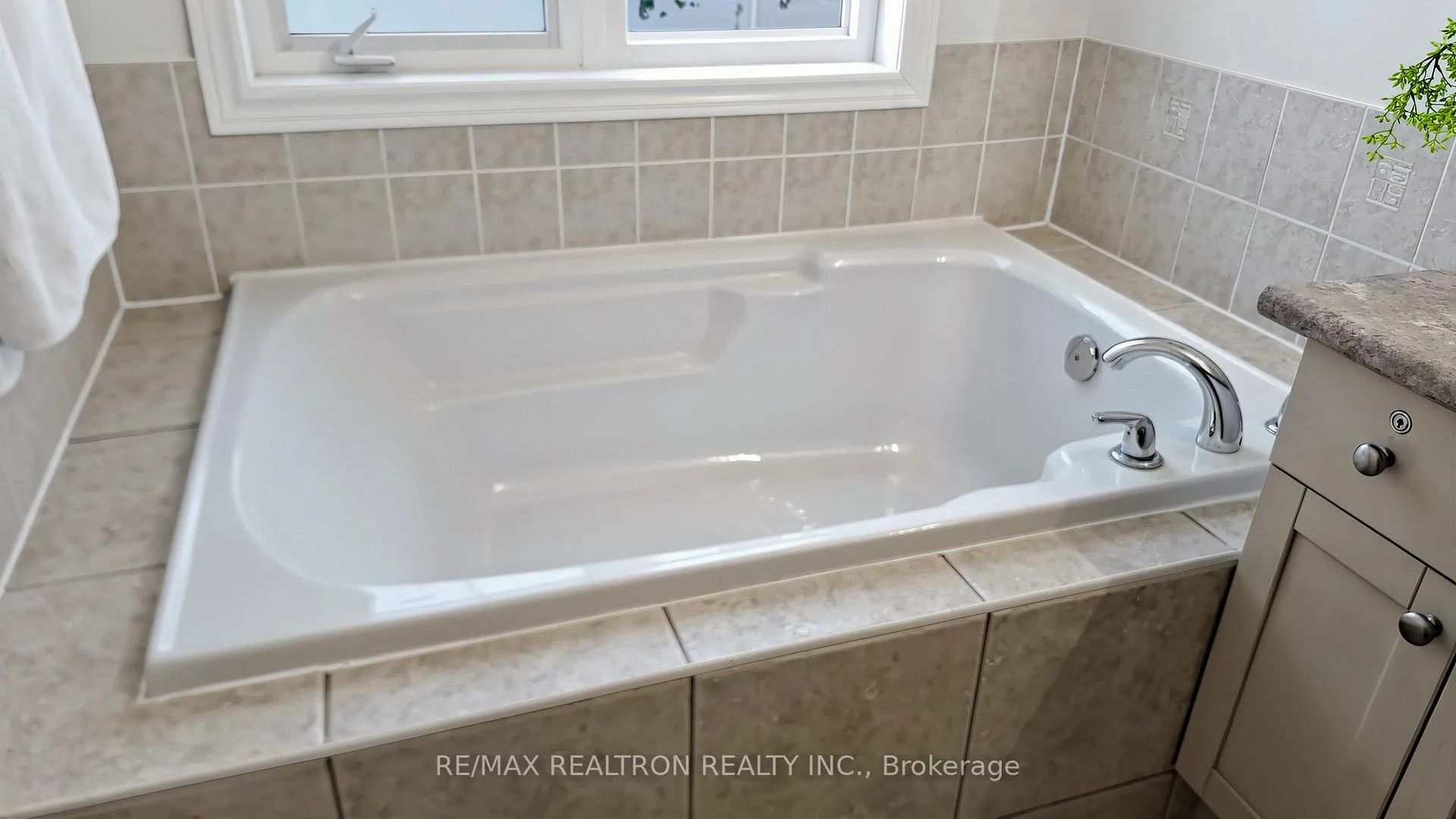 Photo 22 of 52 Gauguin Avenue, Vaughan, Patterson — HOMEH