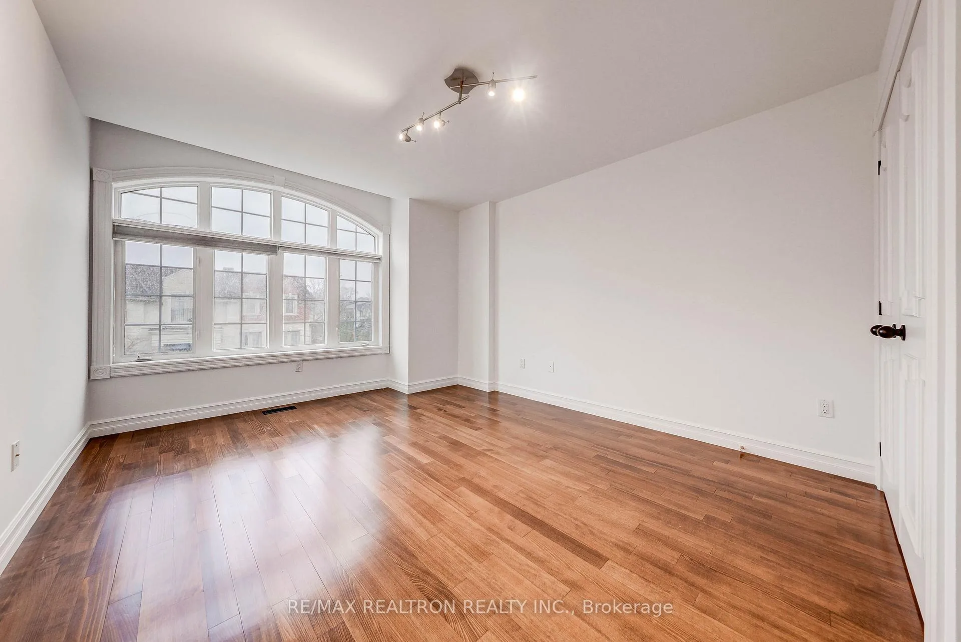 Photo 17 of 47 Haddington Avenue, Toronto, Bedford Park-Nortown — HOMEH