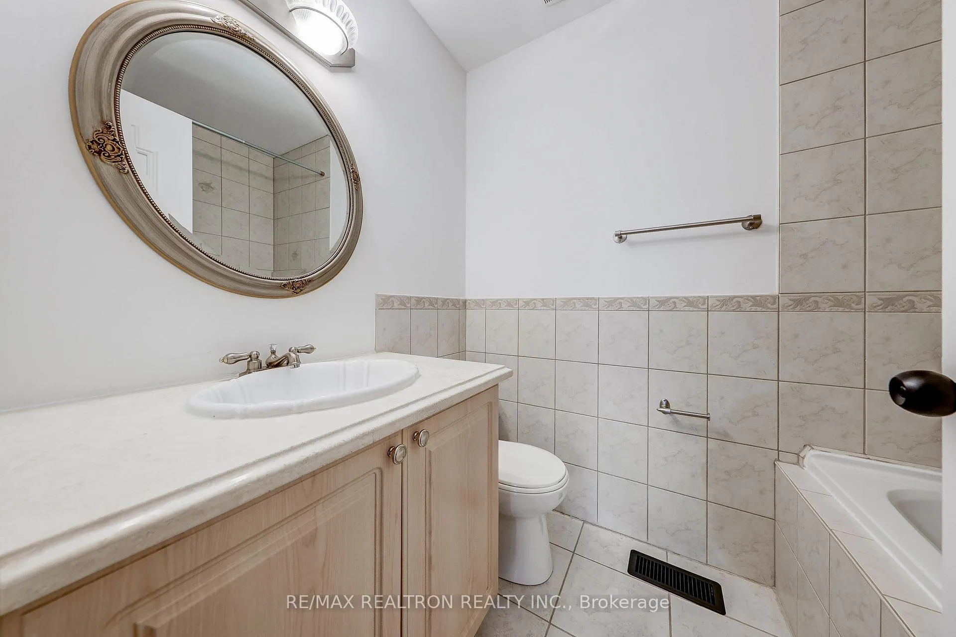 Photo 20 of 47 Haddington Avenue, Toronto, Bedford Park-Nortown — HOMEH