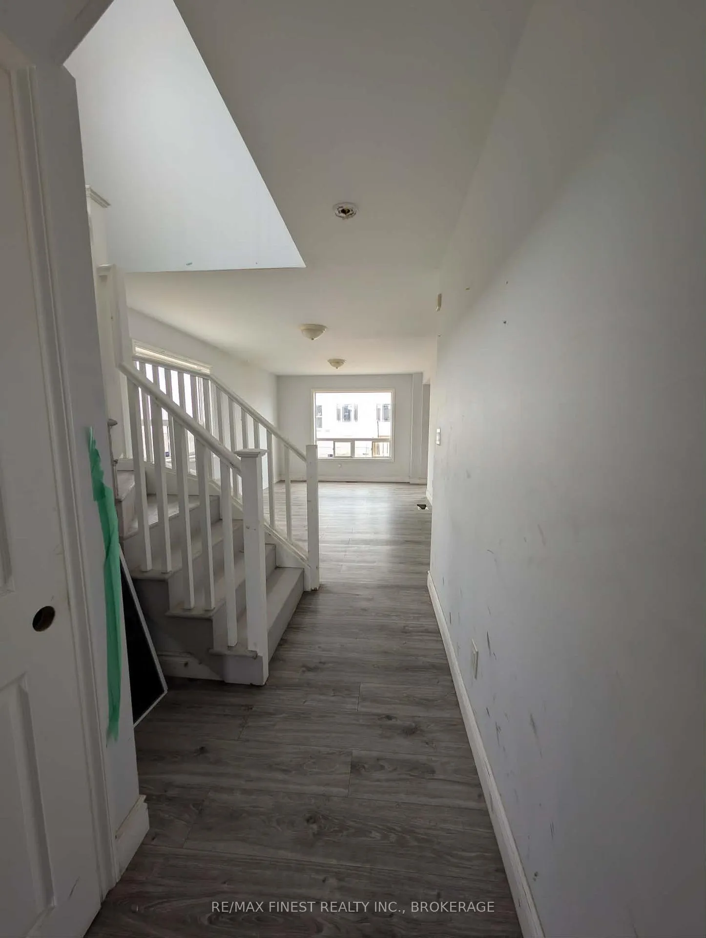 Photo 3 of 253 Conacher Drive, Kingston, Rideau — HOMEH