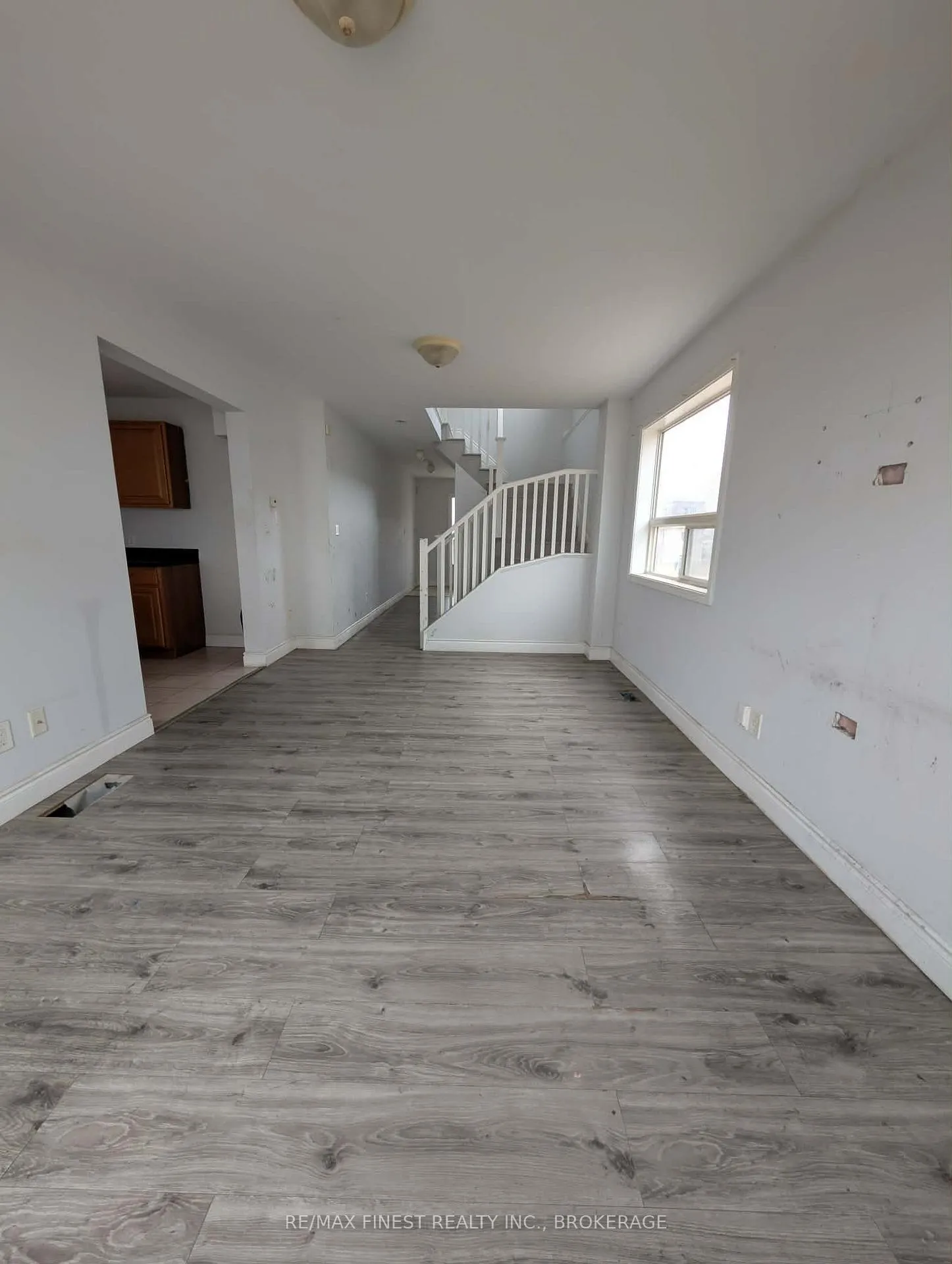 Photo 4 of 253 Conacher Drive, Kingston, Rideau — HOMEH