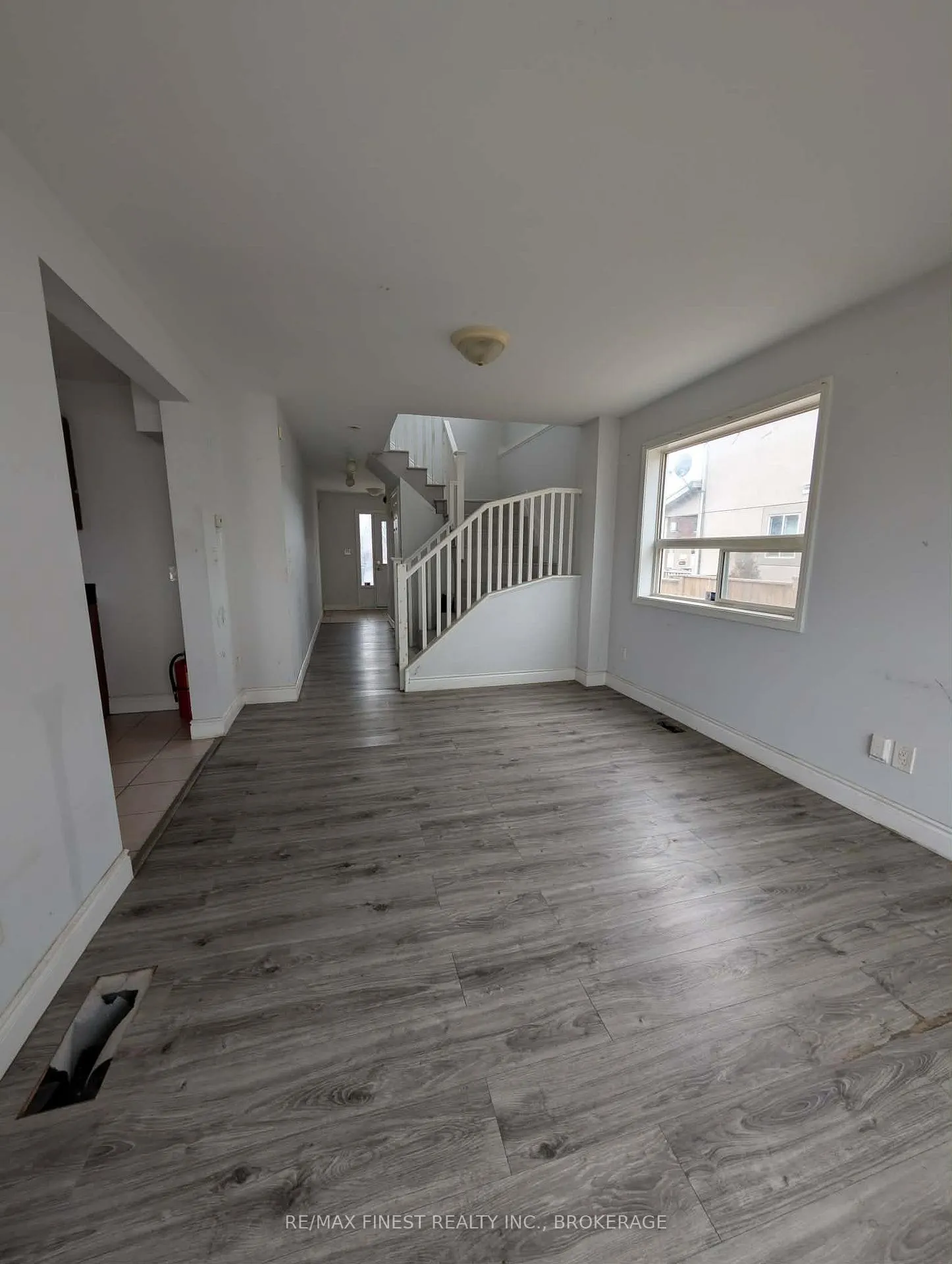 Photo 5 of 253 Conacher Drive, Kingston, Rideau — HOMEH