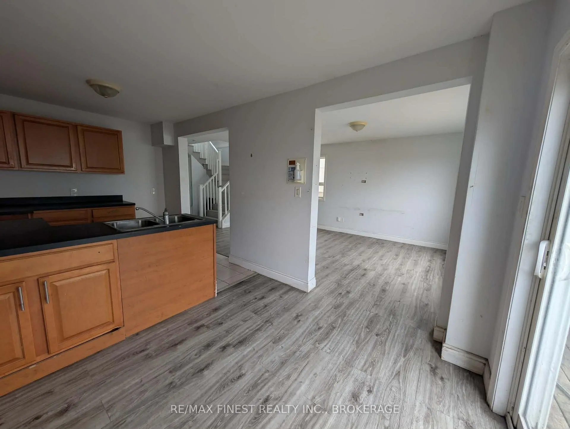 Photo 7 of 253 Conacher Drive, Kingston, Rideau — HOMEH