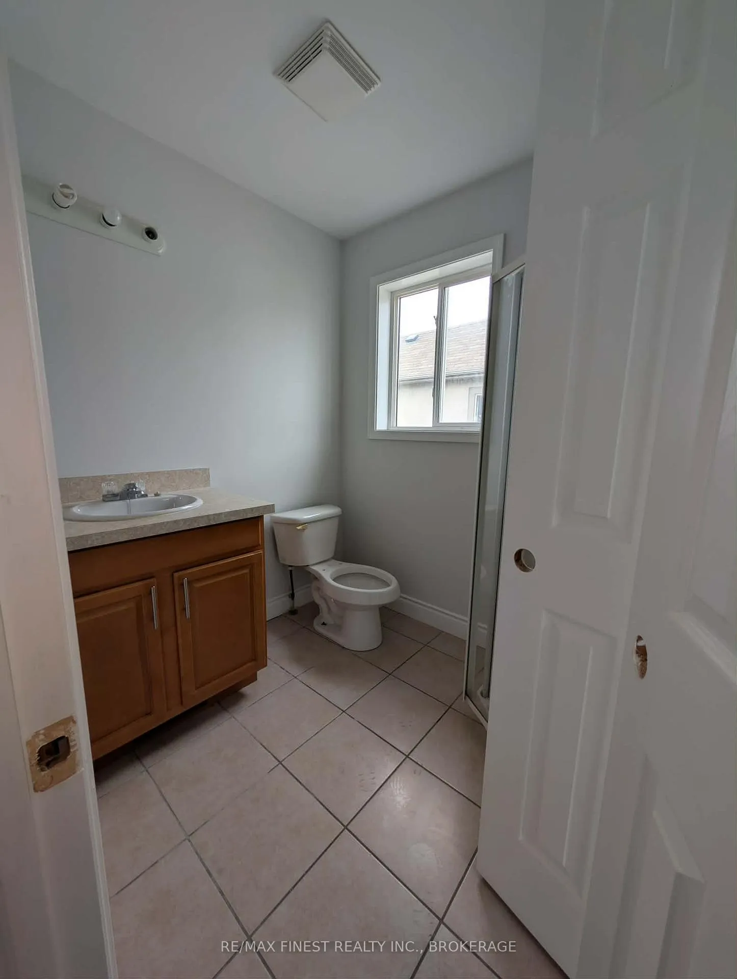 Photo 10 of 253 Conacher Drive, Kingston, Rideau — HOMEH