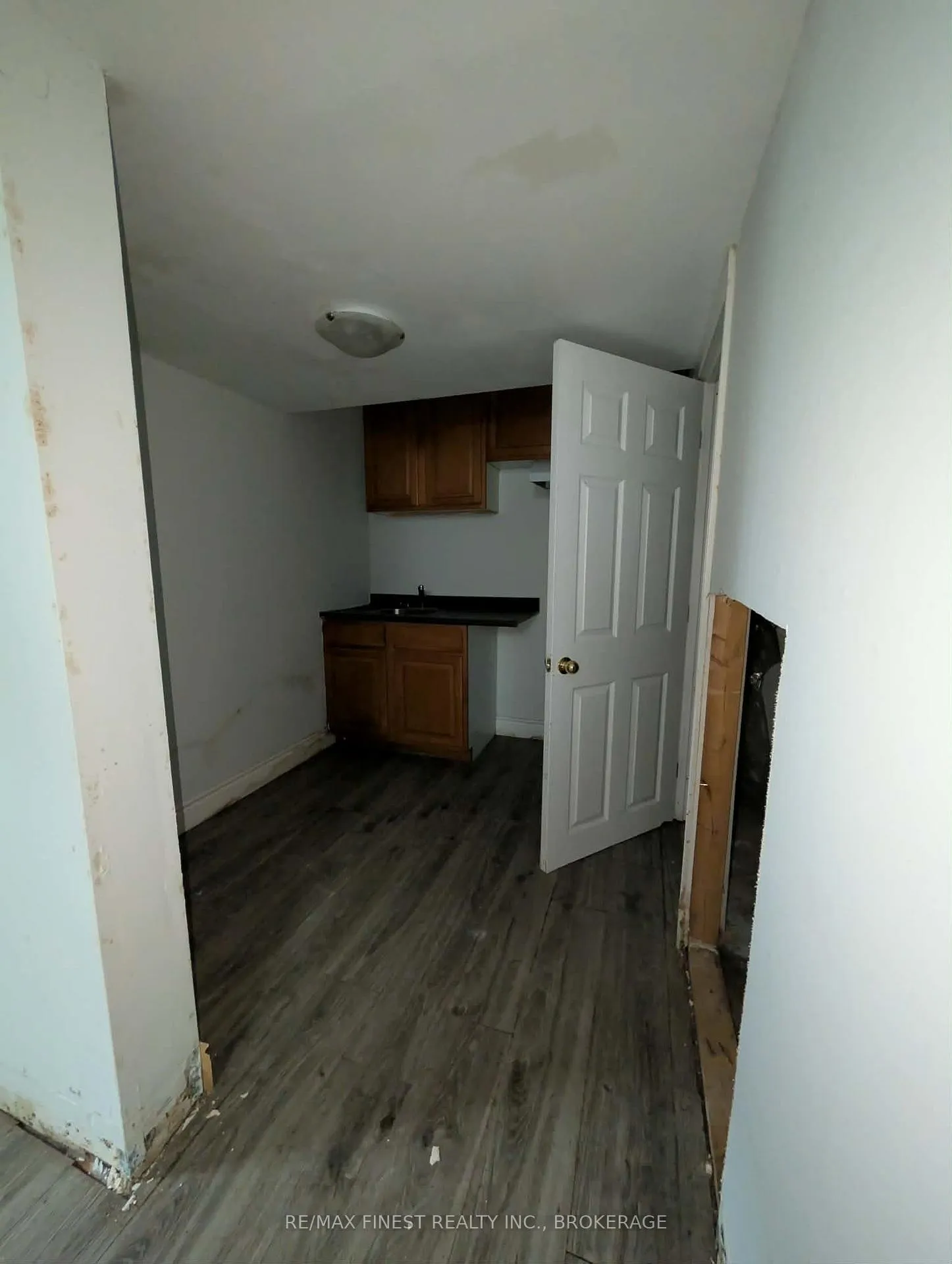 Photo 18 of 253 Conacher Drive, Kingston, Rideau — HOMEH