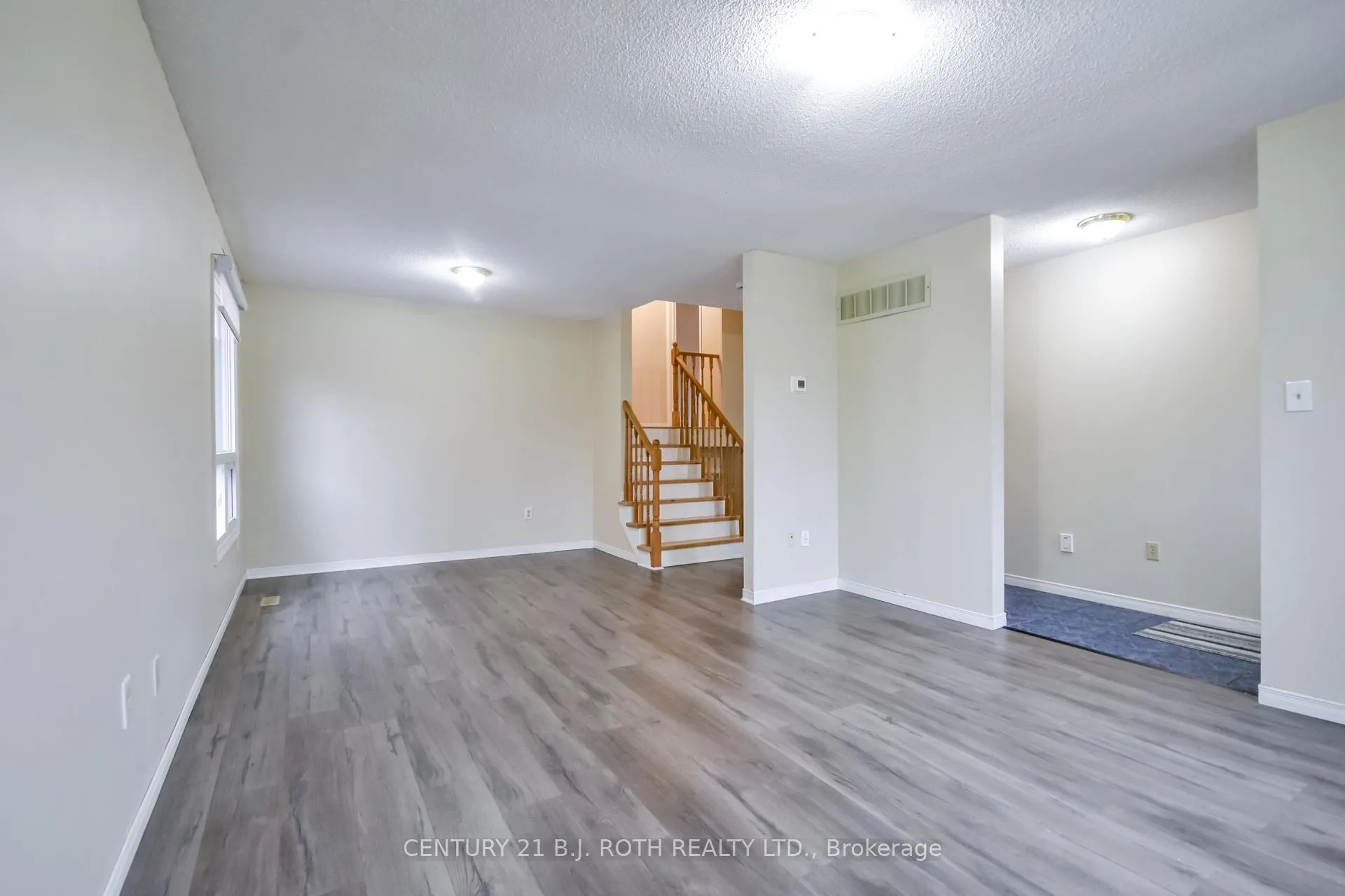 Photo 4 of Unit Upper, 51 Mcdougall Drive, Barrie, West Bayfield — HOMEH
