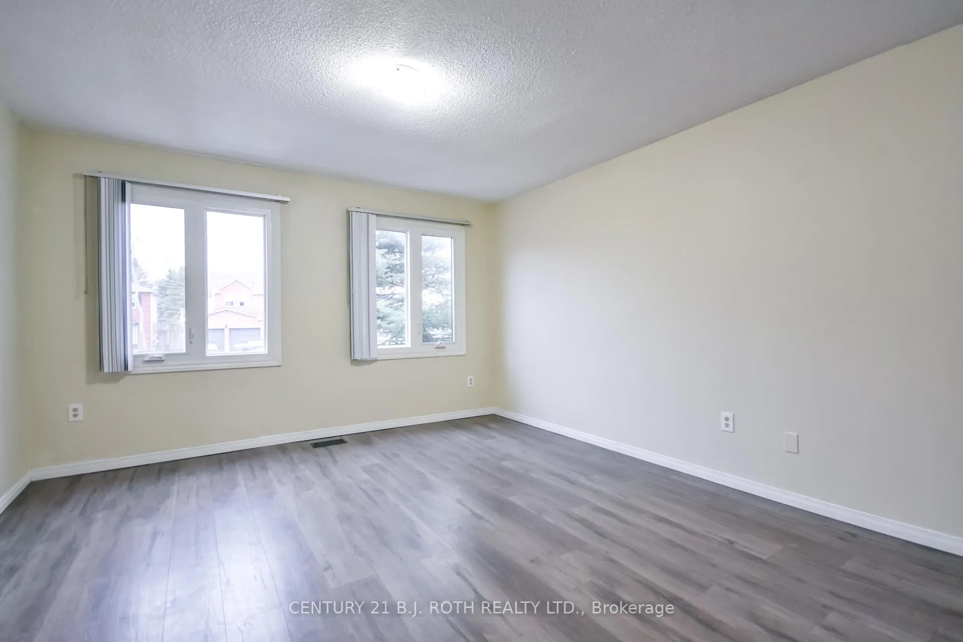 Photo 5 of Unit Upper, 51 Mcdougall Drive, Barrie, West Bayfield — HOMEH