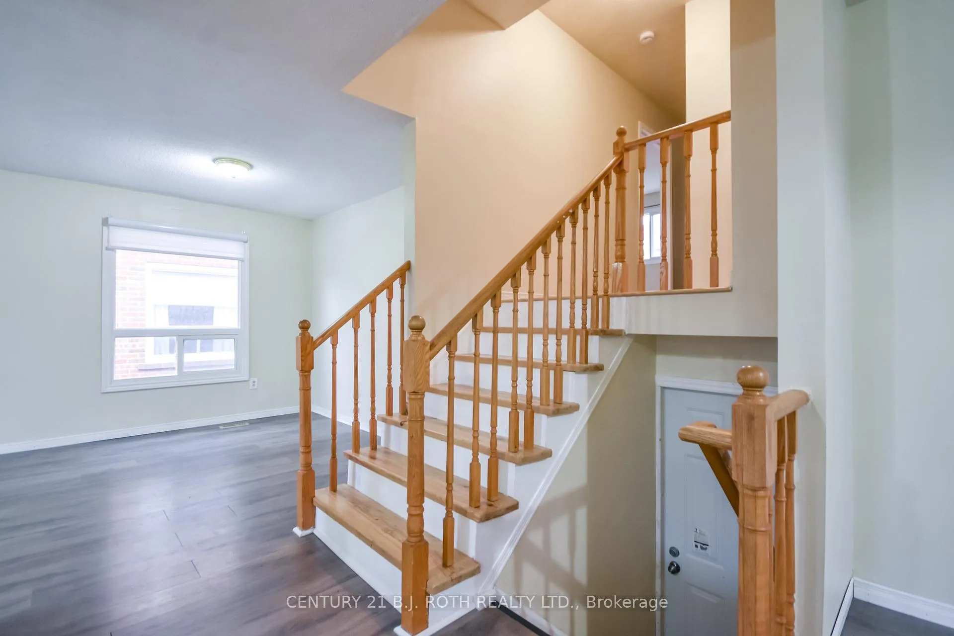 Photo 6 of Unit Upper, 51 Mcdougall Drive, Barrie, West Bayfield — HOMEH