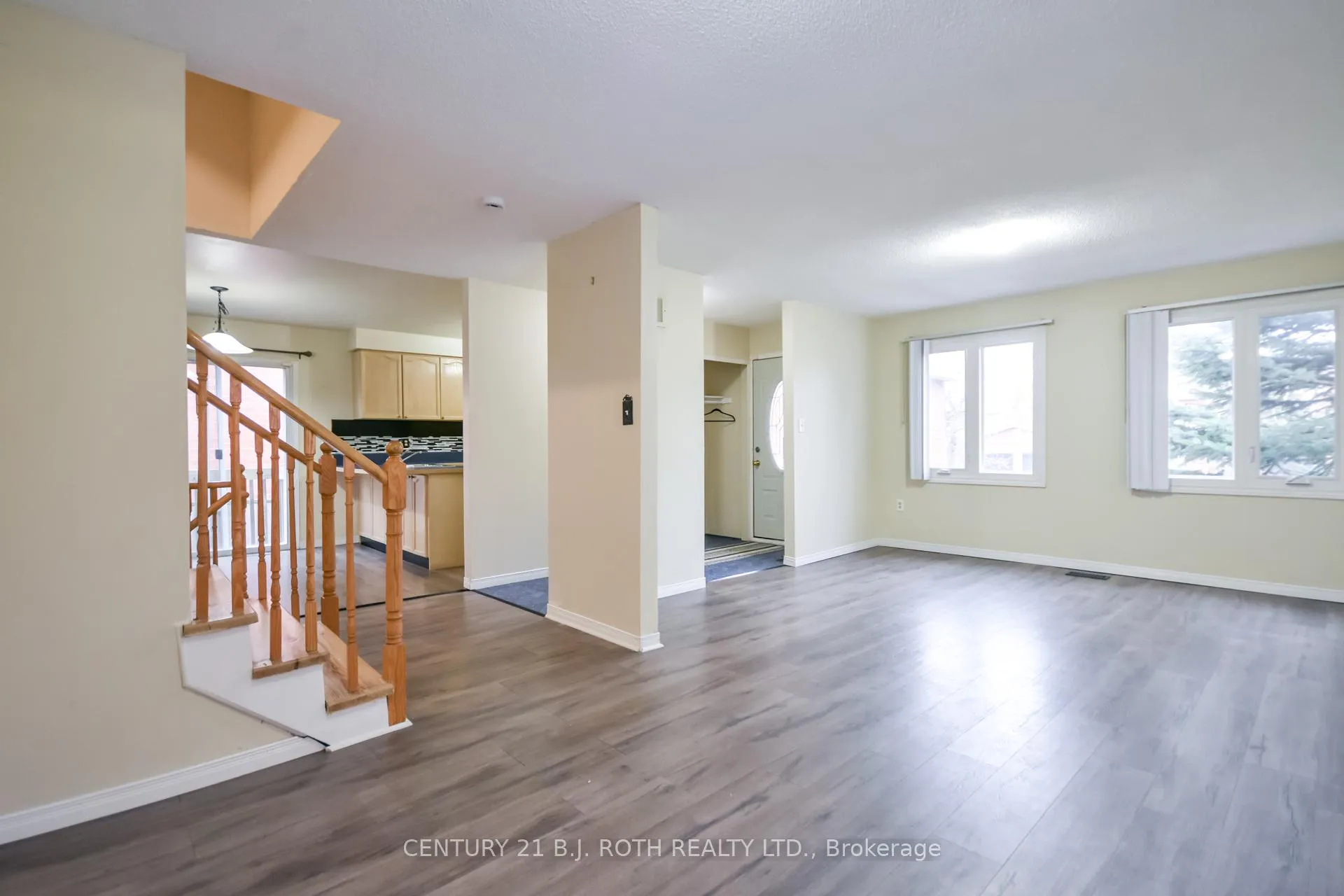 Photo 7 of Unit Upper, 51 Mcdougall Drive, Barrie, West Bayfield — HOMEH