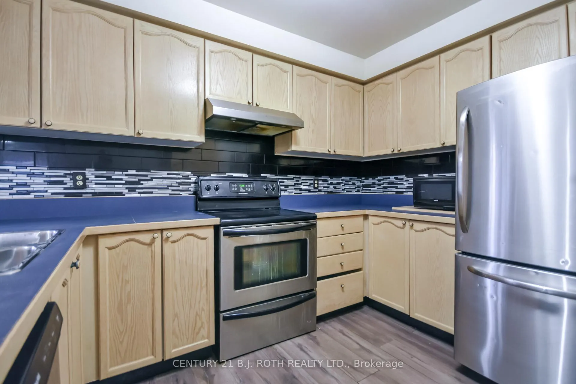 Photo 12 of Unit Upper, 51 Mcdougall Drive, Barrie, West Bayfield — HOMEH
