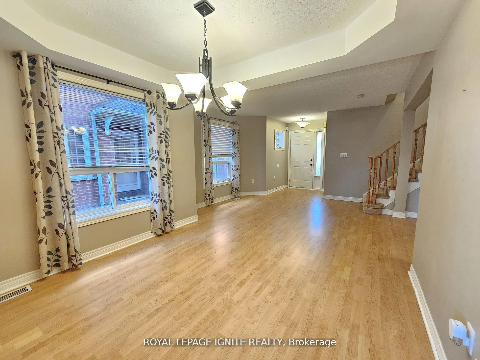 Photo 3 of 60 Pressed Brick Drive, Brampton, Brampton North — HOMEH