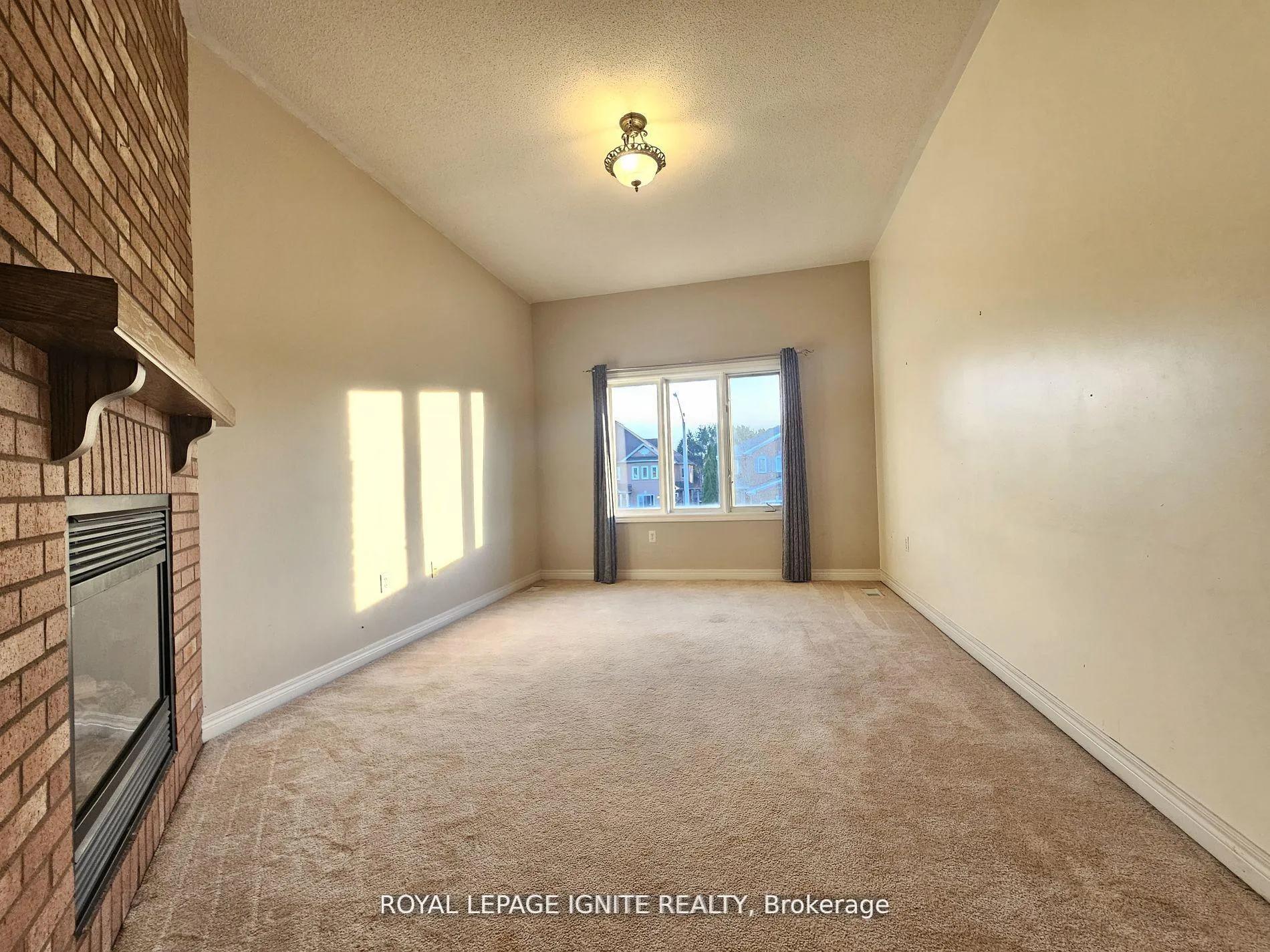 Photo 9 of 60 Pressed Brick Drive, Brampton, Brampton North — HOMEH