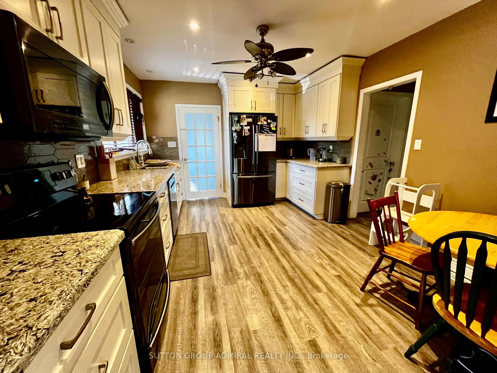 Photo 3 of 7468 Wanless Street, Niagara Falls, Ascot — HOMEH