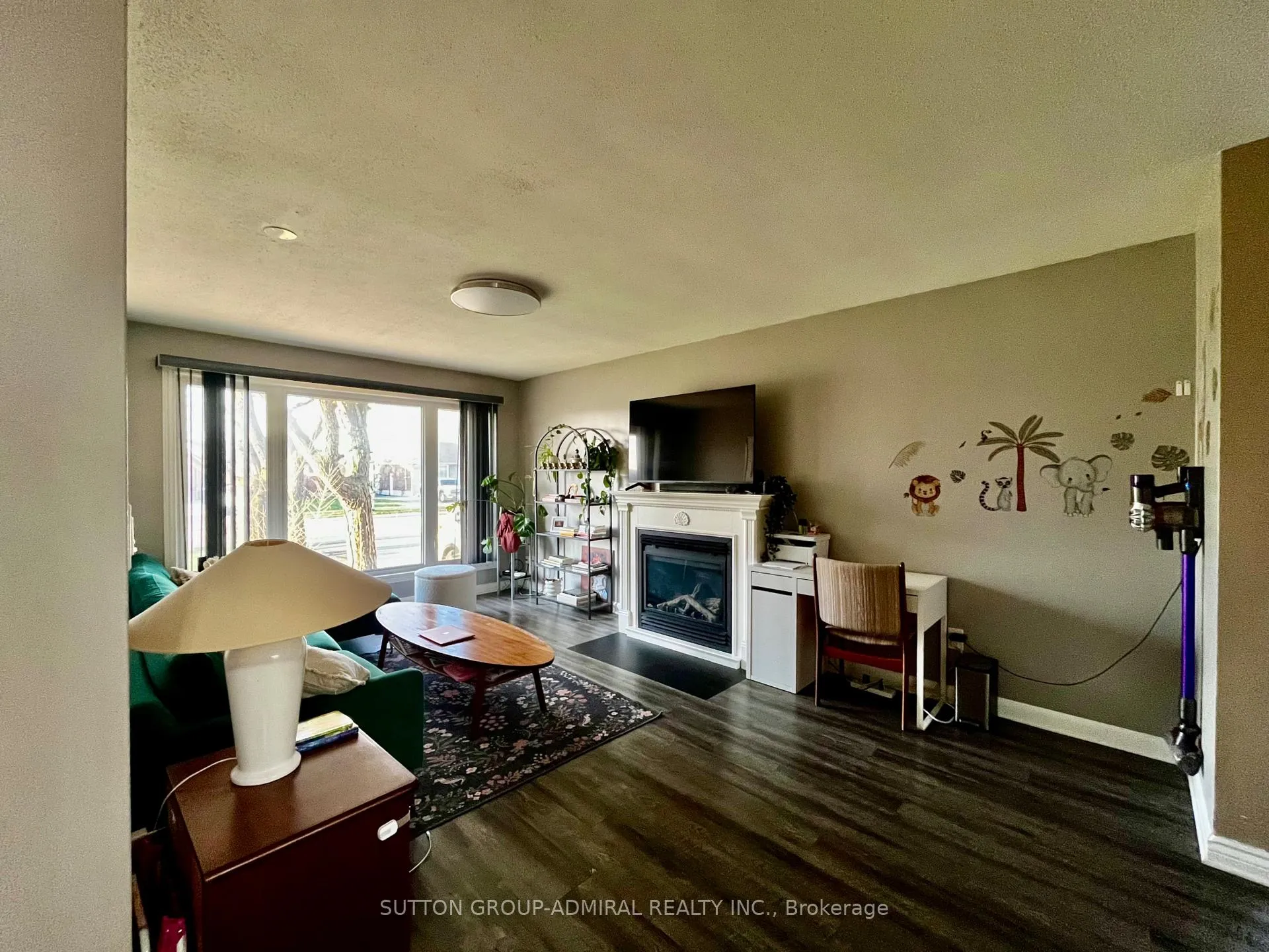 Photo 5 of 7468 Wanless Street, Niagara Falls, Ascot — HOMEH