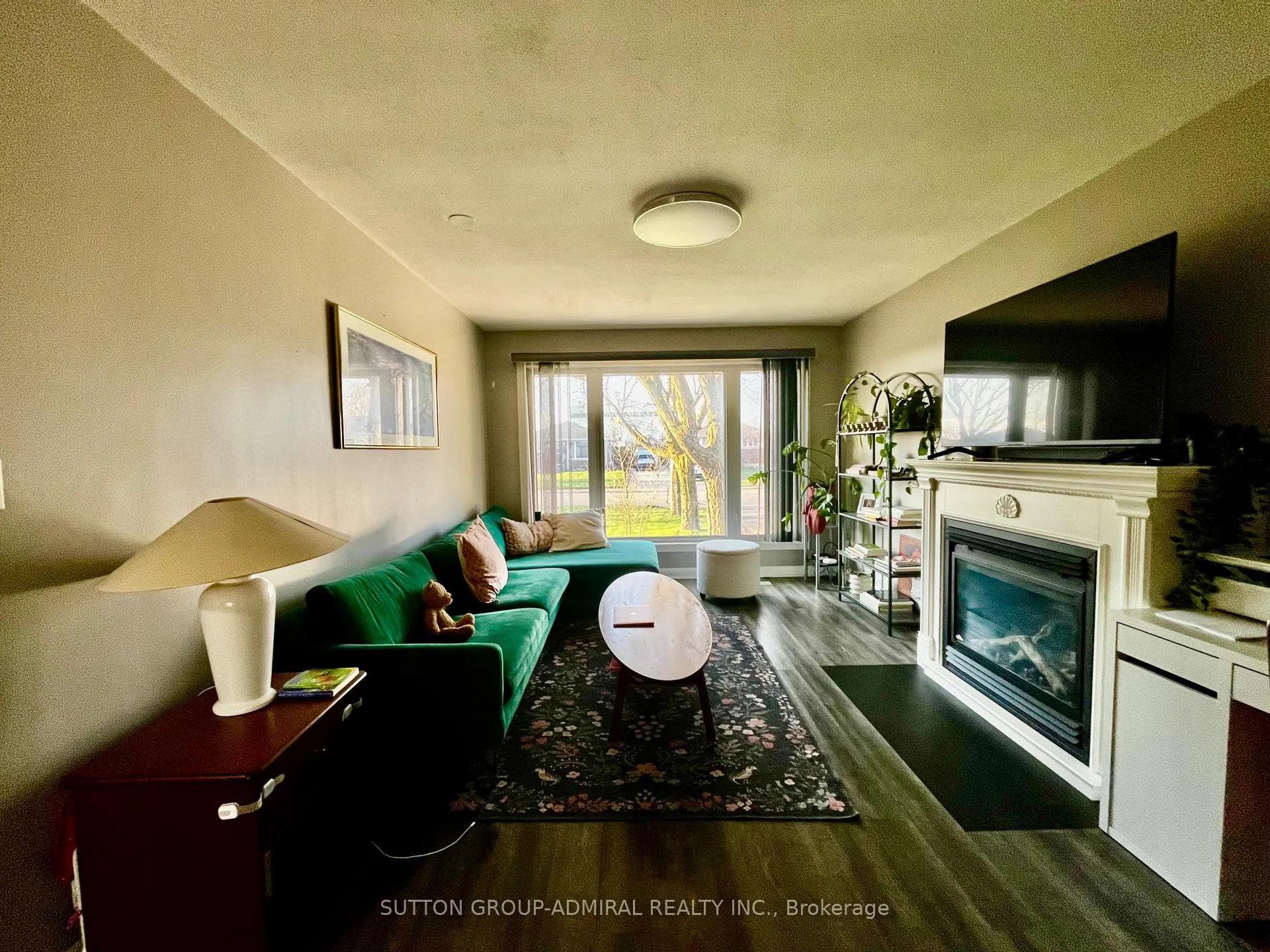 Photo 6 of 7468 Wanless Street, Niagara Falls, Ascot — HOMEH