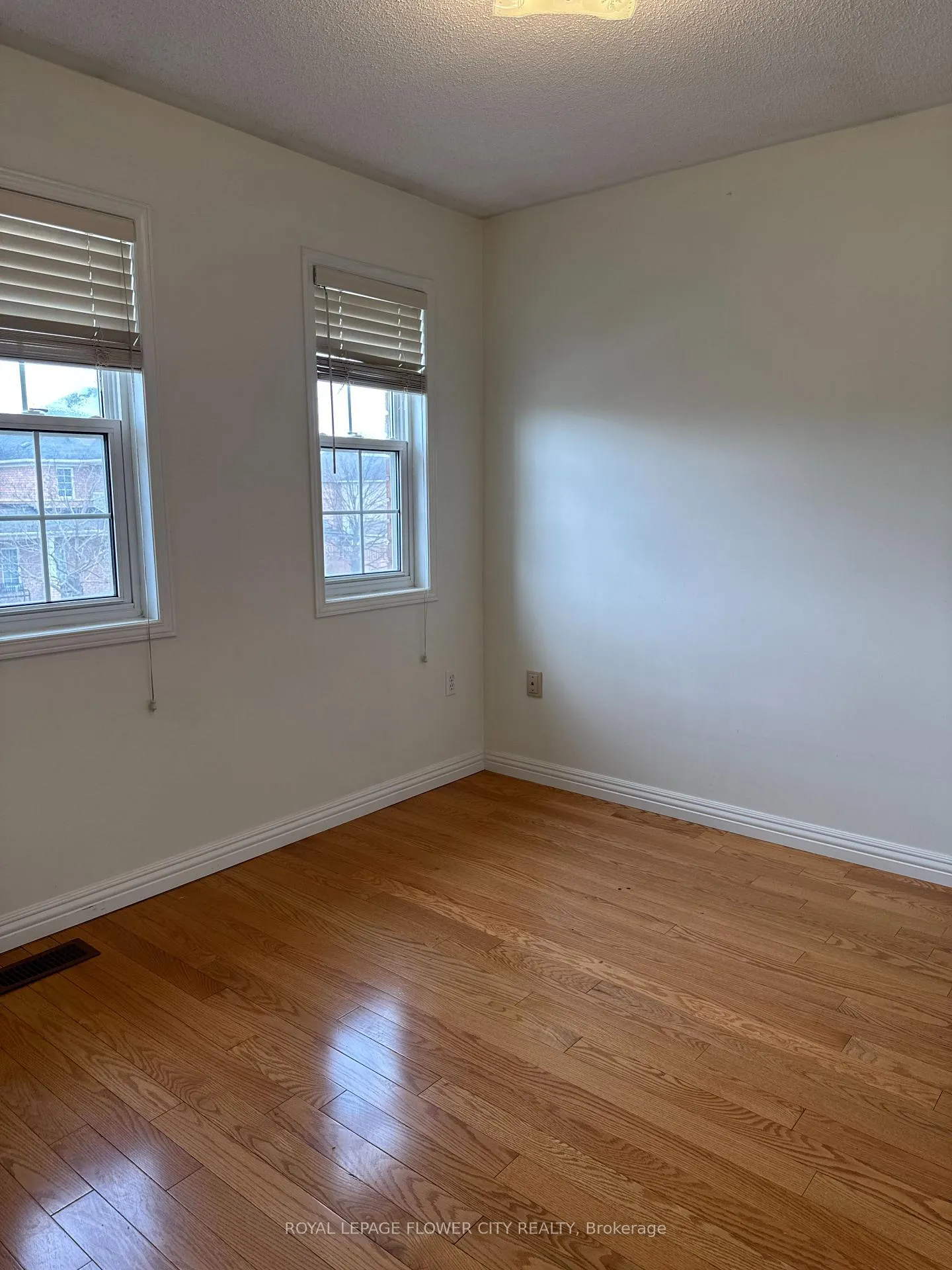 Photo 32 of Unit Upper, 58 Brentcliff Drive, Brampton, Fletcher's Meadow — HOMEH