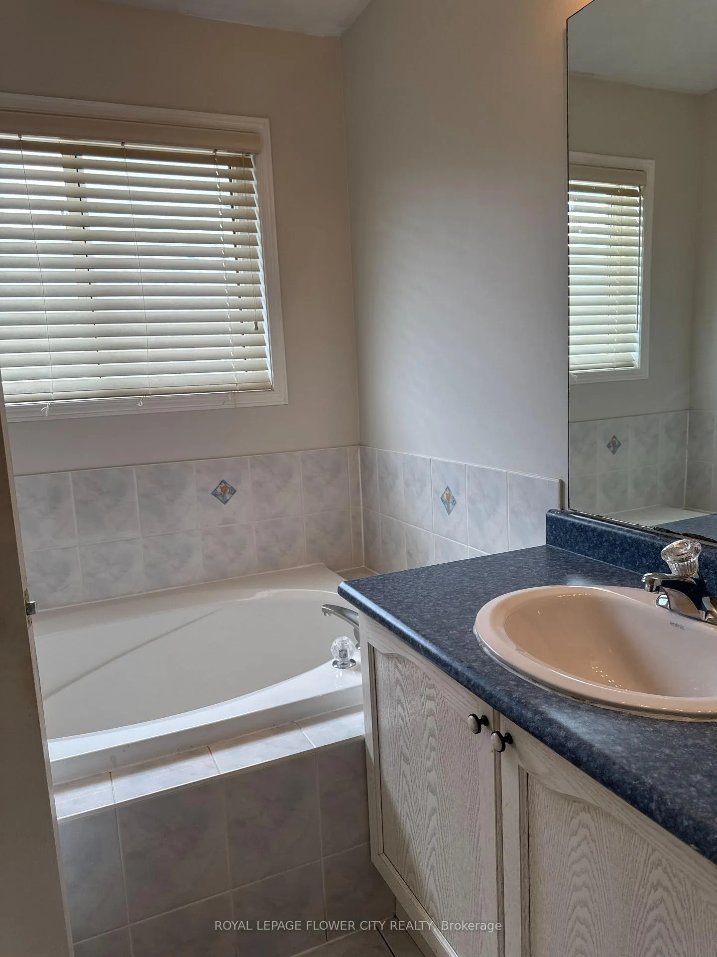 Photo 40 of Unit Upper, 58 Brentcliff Drive, Brampton, Fletcher's Meadow — HOMEH