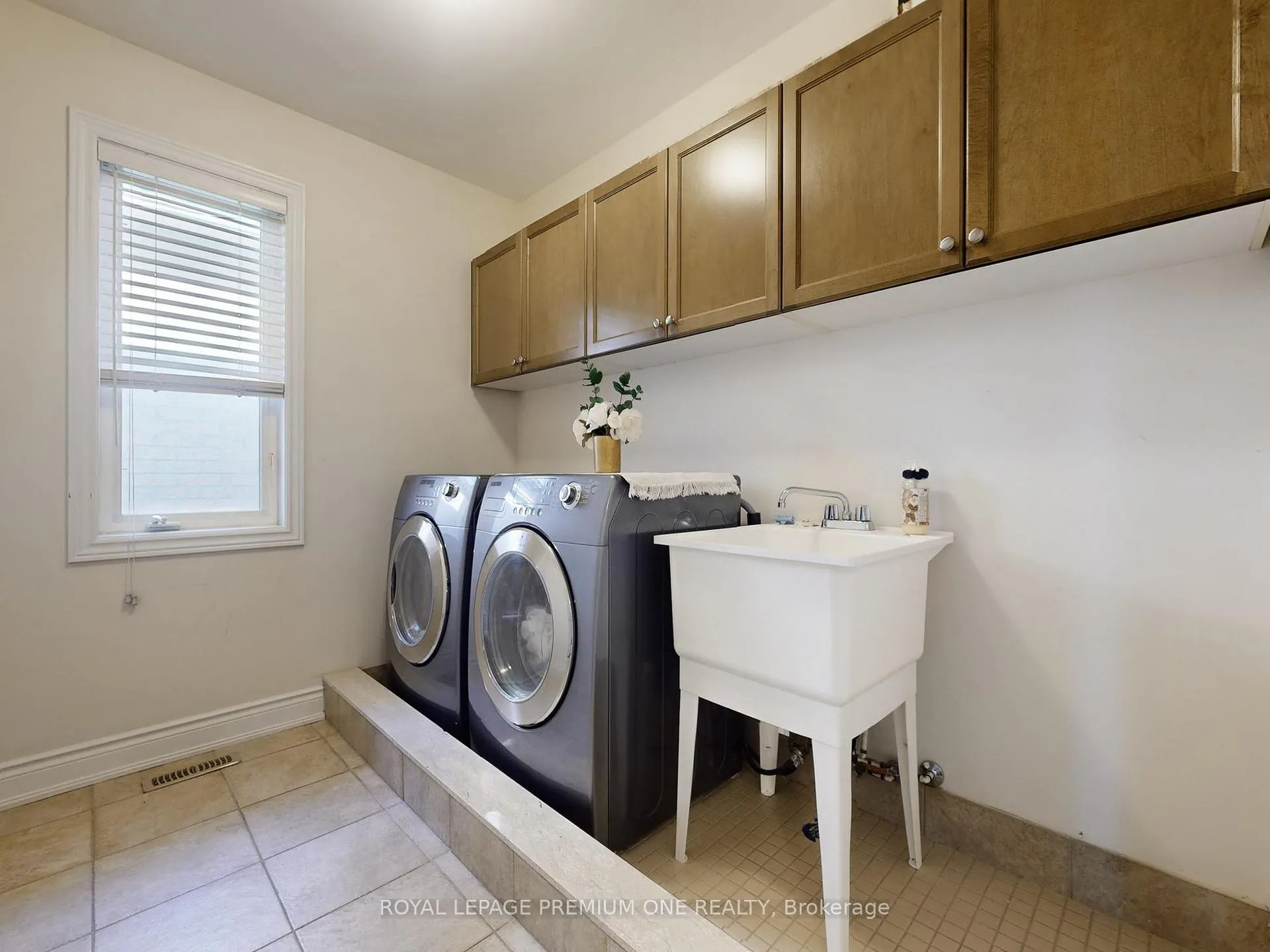 Photo 32 of 74 Foresta Drive, Vaughan, Vellore Village — HOMEH