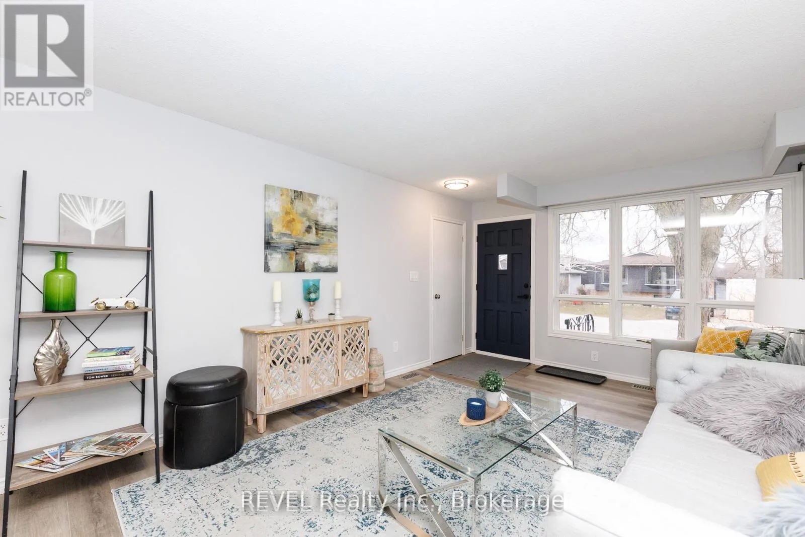 Photo 3 of 116 Hillview Road, St. Catharines, Western Hill — HOMEH