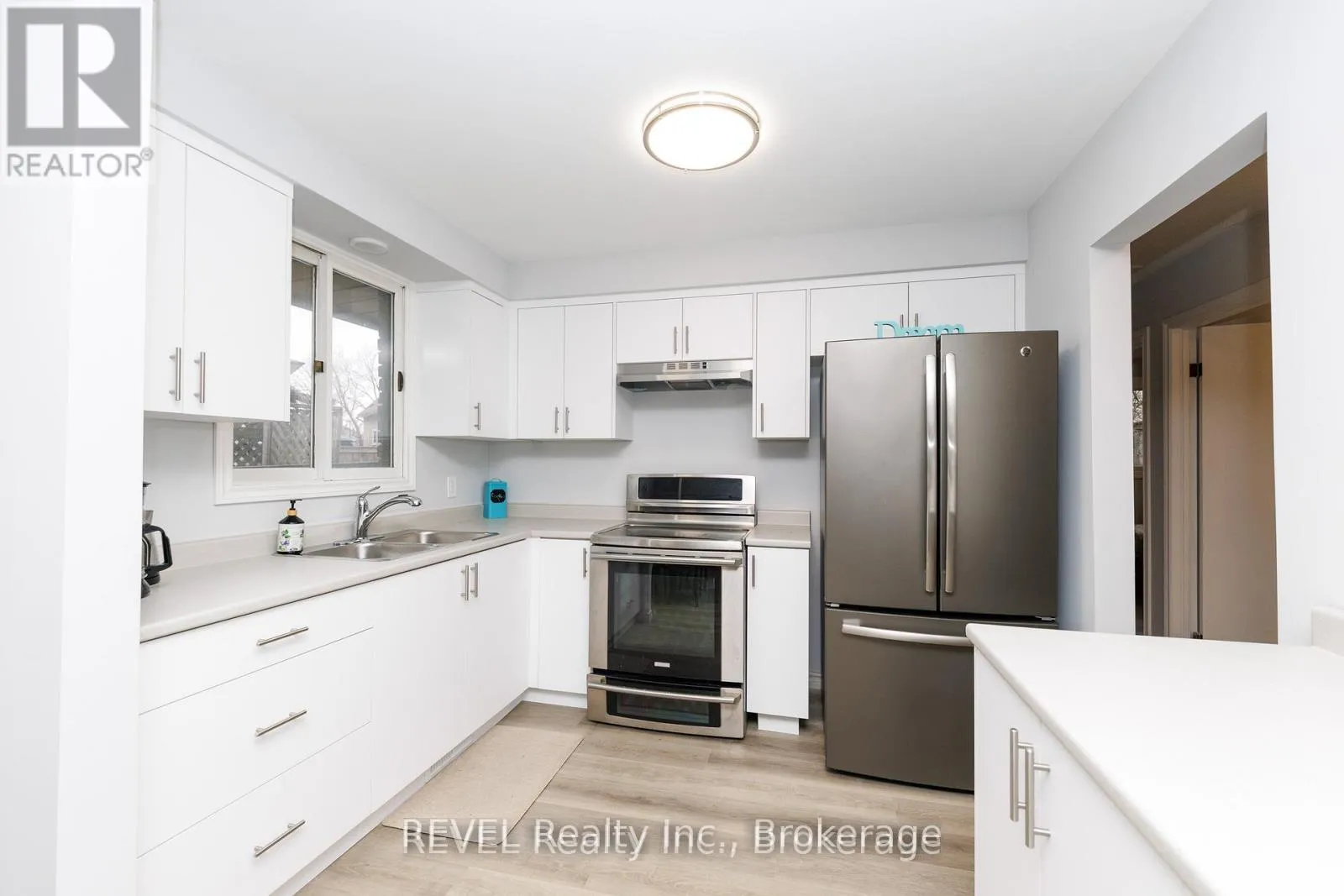 Photo 8 of 116 Hillview Road, St. Catharines, Western Hill — HOMEH